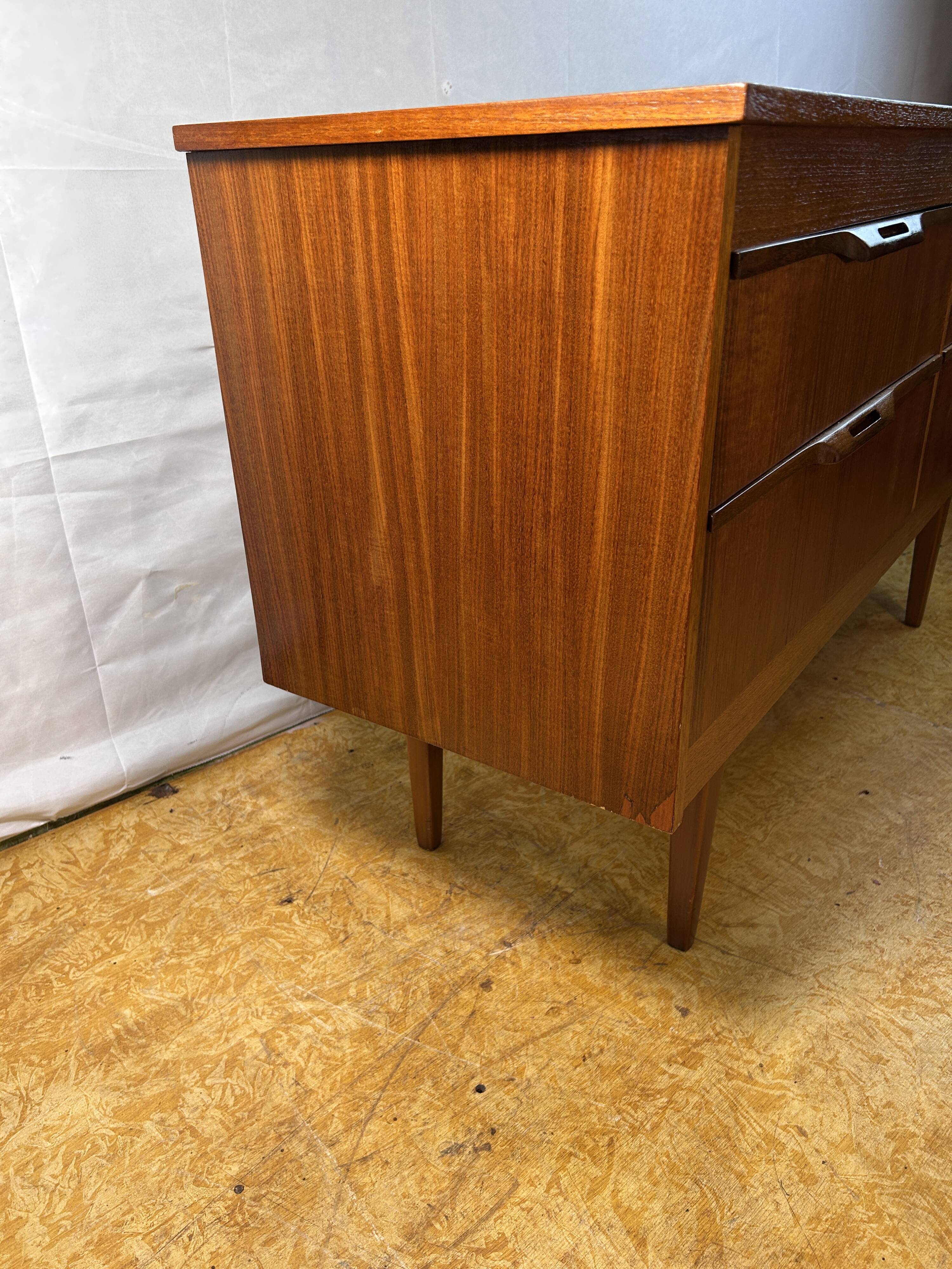 Buffet rétro vintage à quatre tiroirs en teck par Stonehill – 1960