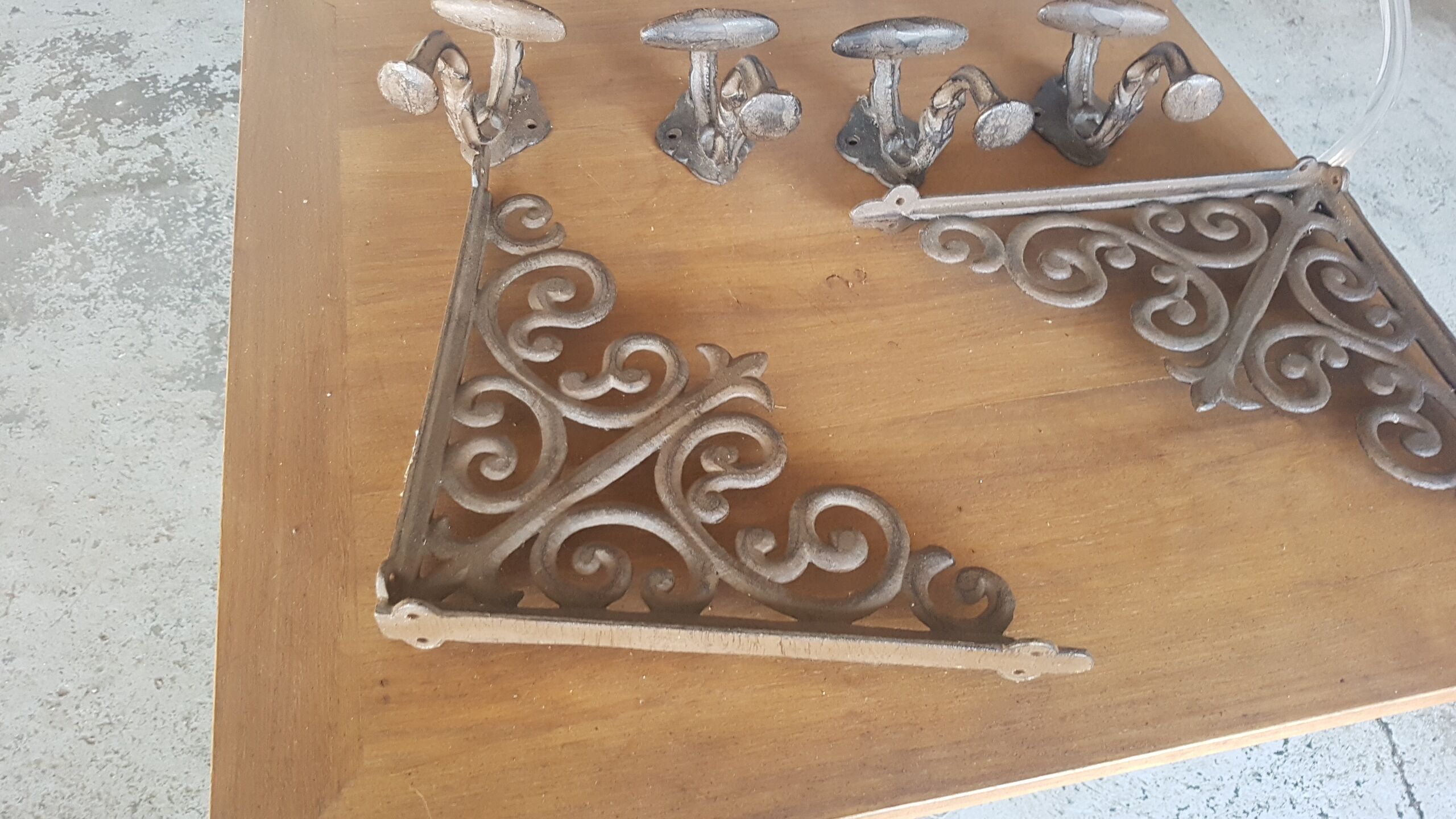 Lot of cast iron pads