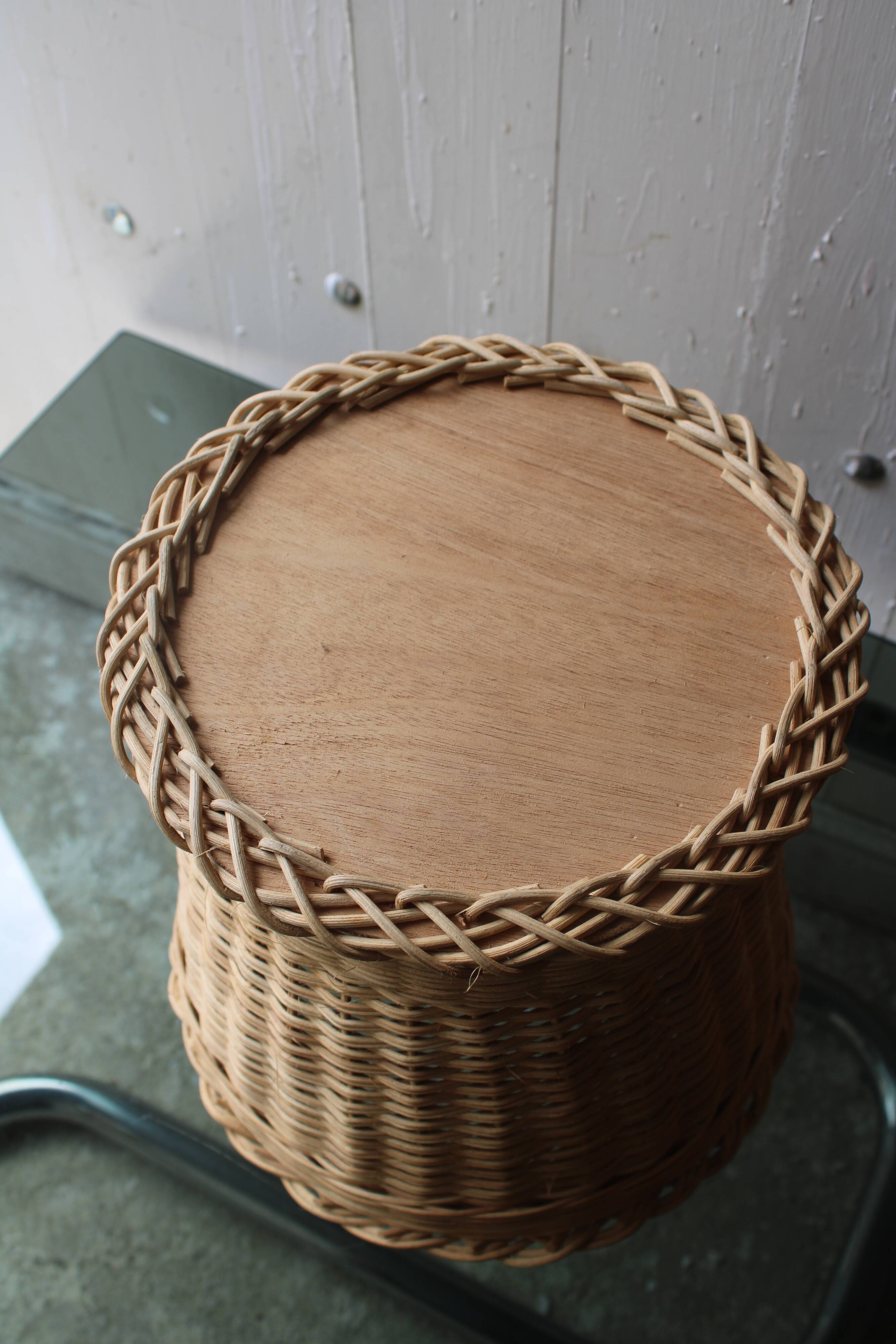 Wicker paper basket