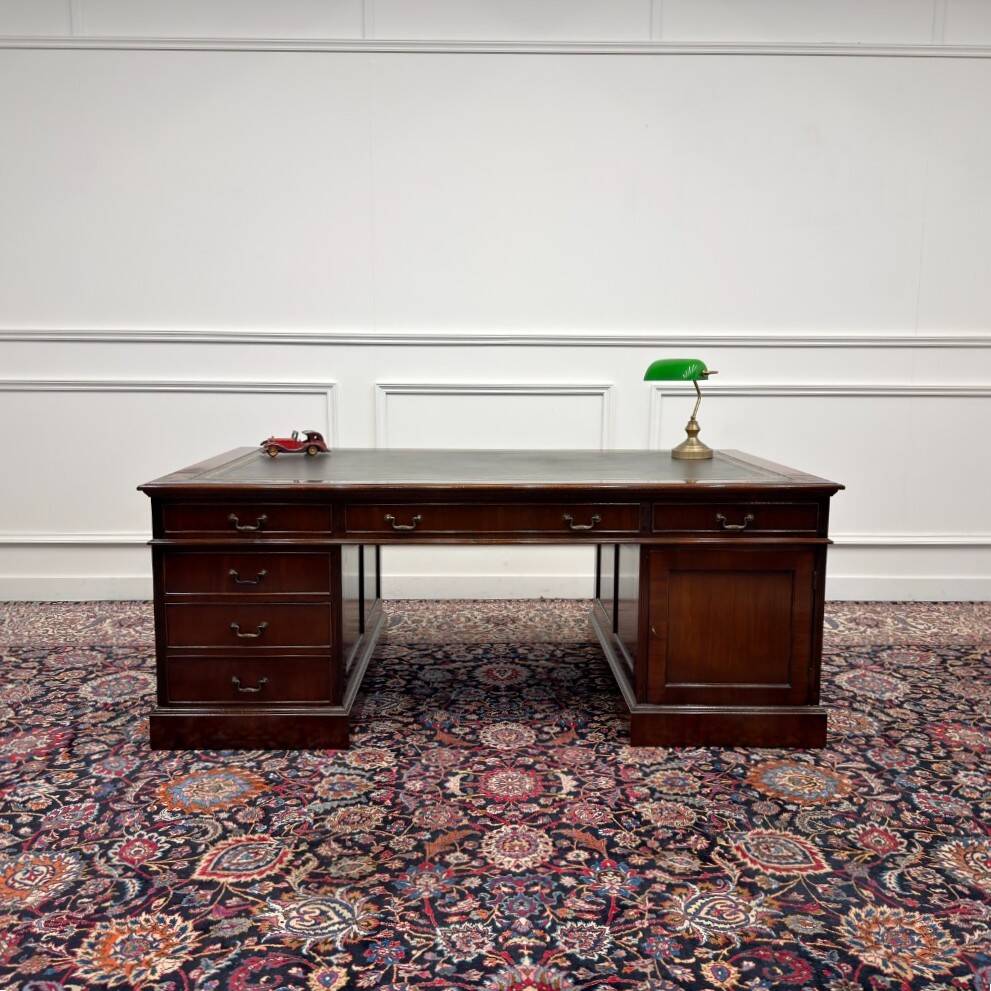 Très grand classique anglais Partnerdesk