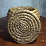 Round basket with wicker lid