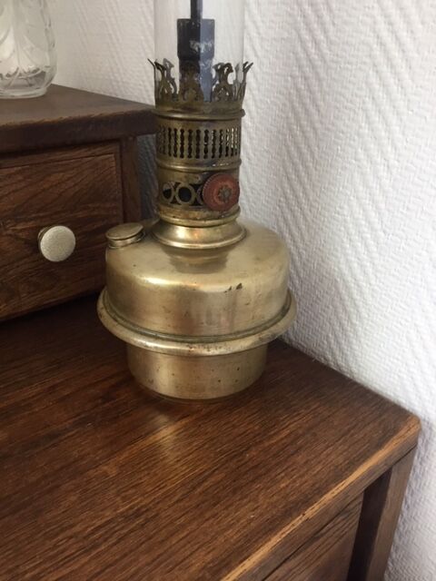Lampe a pétrole en cuivre et laiton type Matador 15