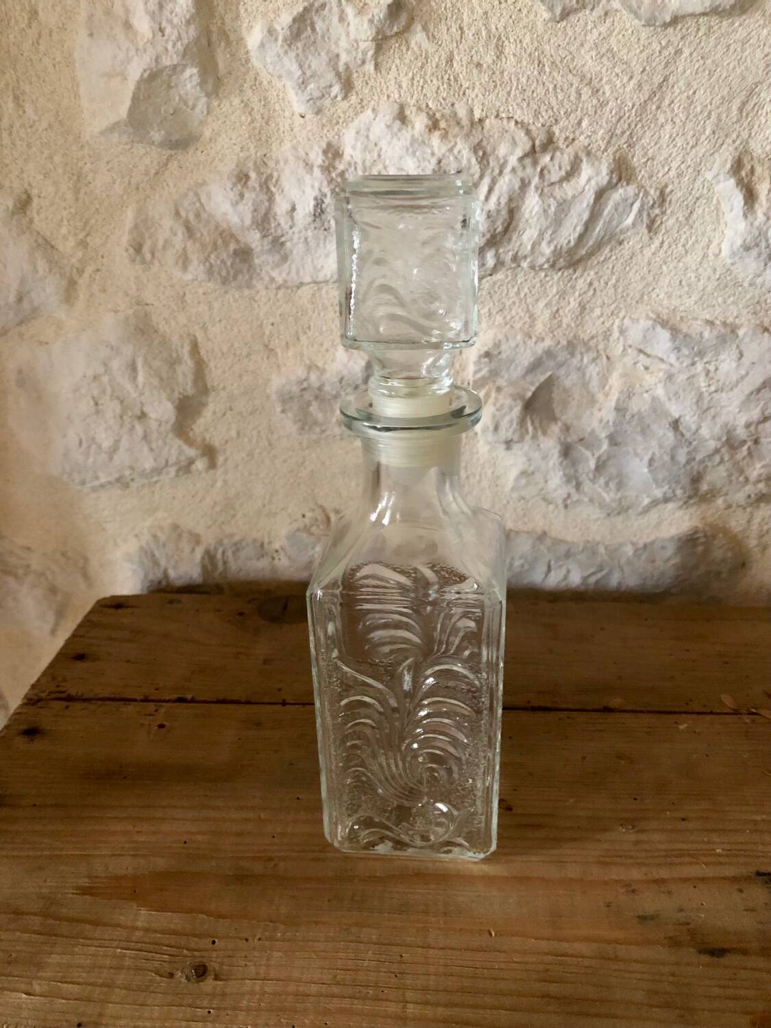 Glass spirits decanter