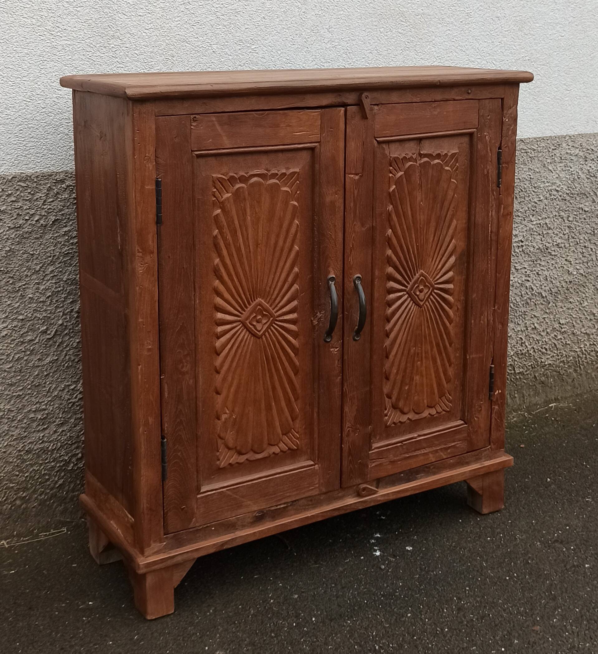 Old wooden chest of drawers