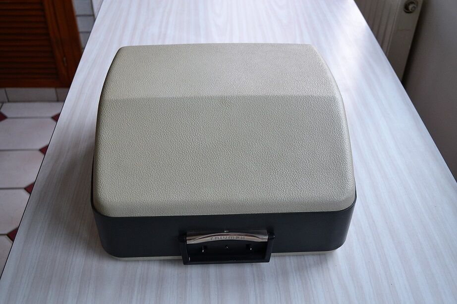 Triumph Gabriele 25 portable typewriter