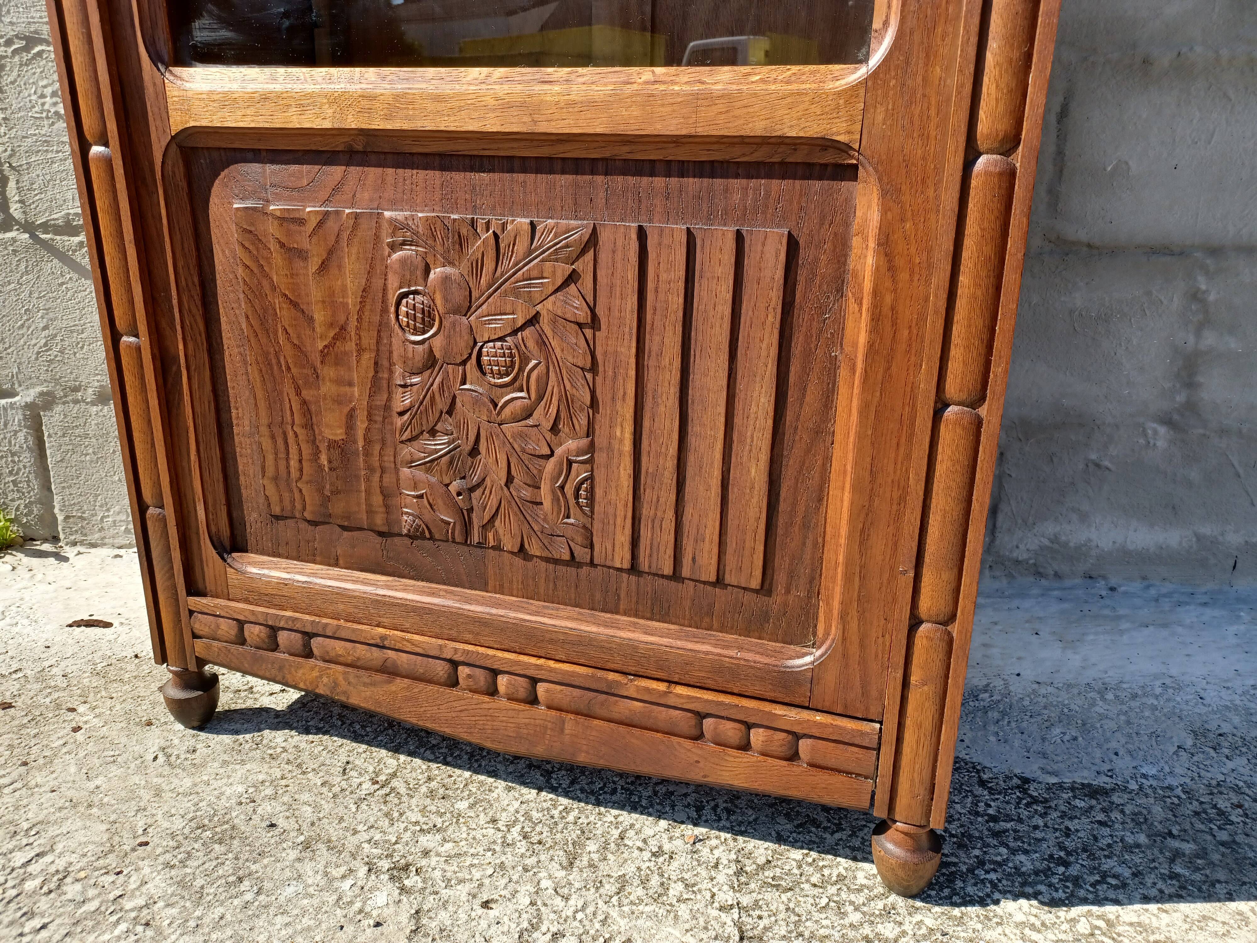 Art deco showcase