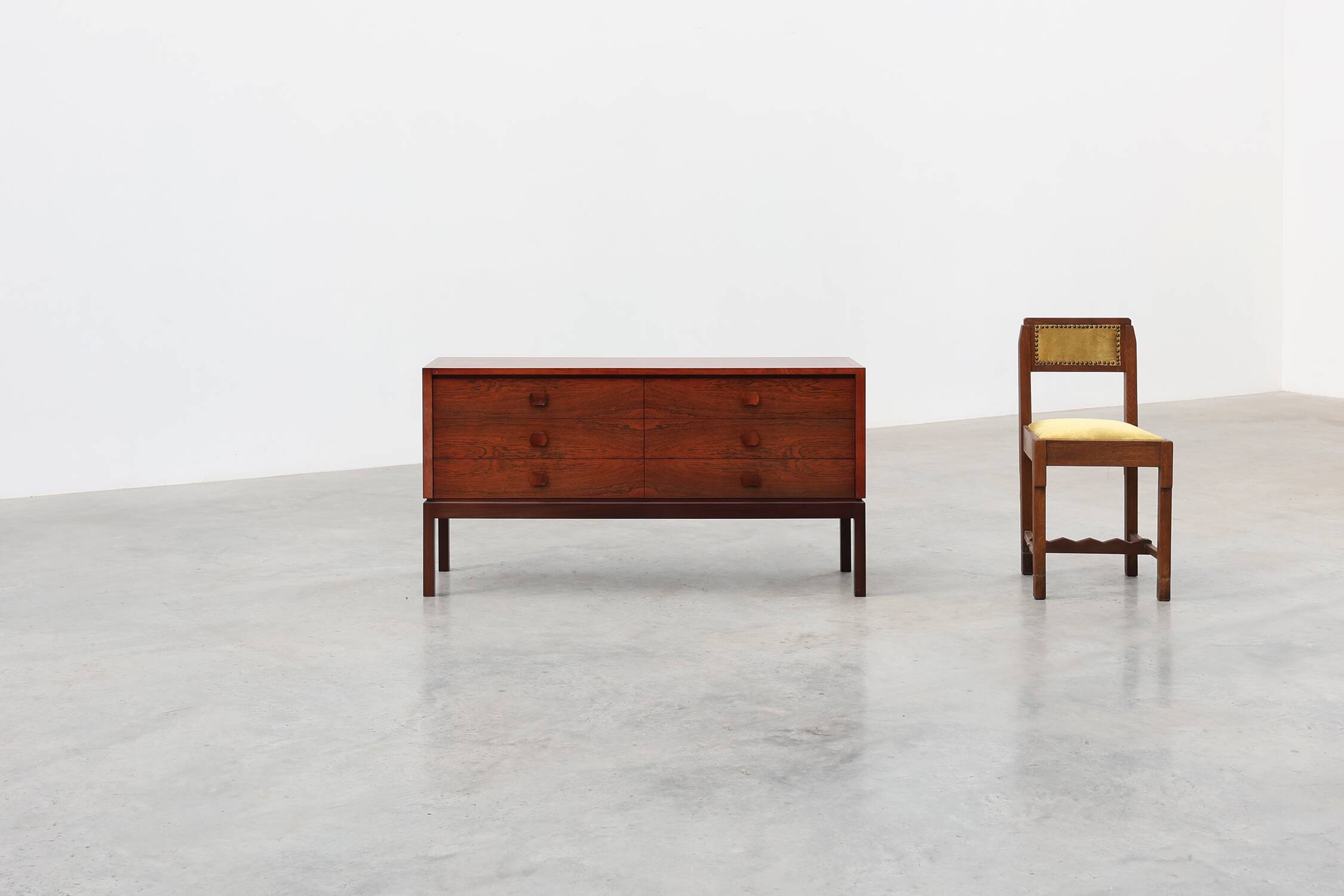 Commode danoise moderne du milieu du siècle, Danemark, vers les années 1960.