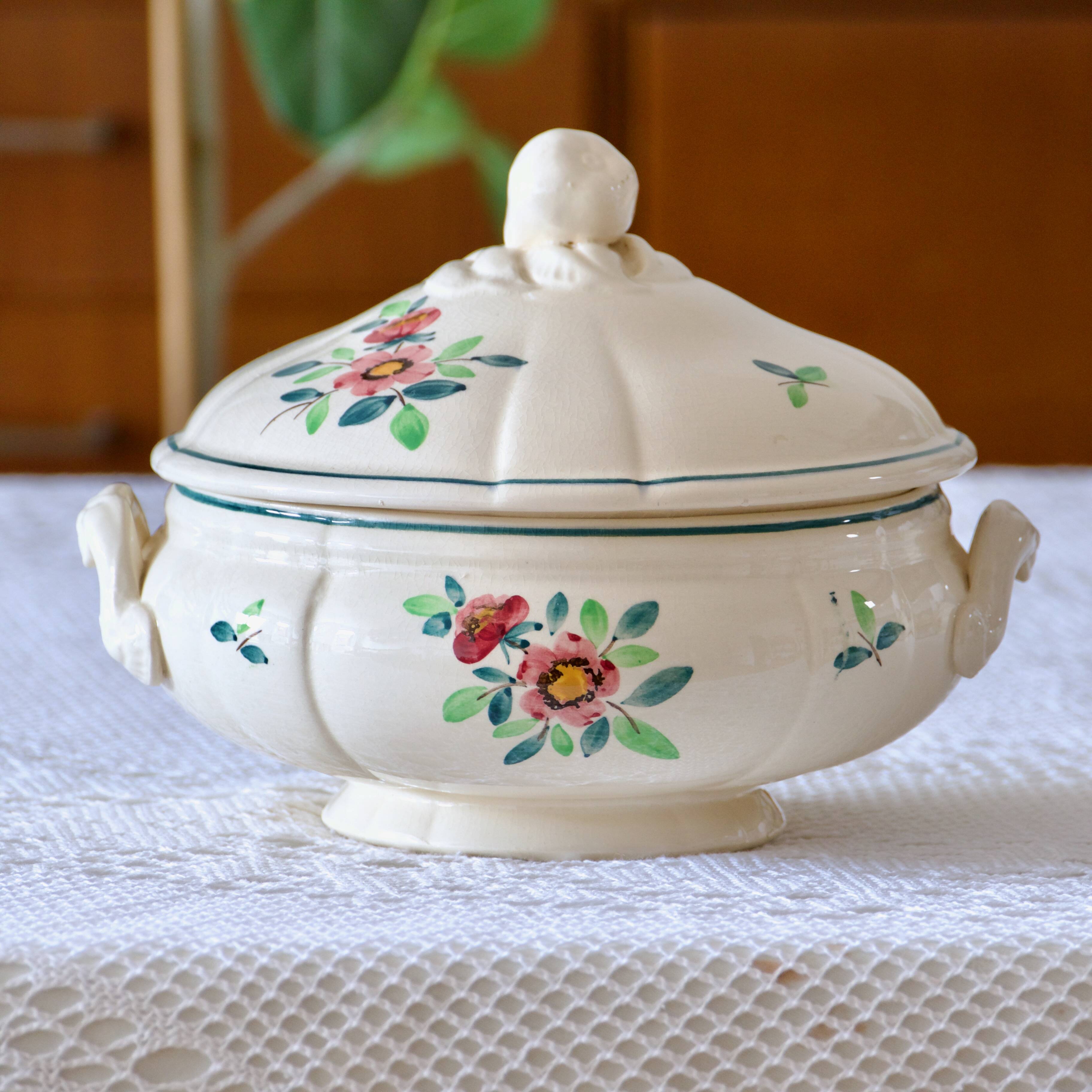 Old hand-painted Sarreguemines Amazonas soup tureen