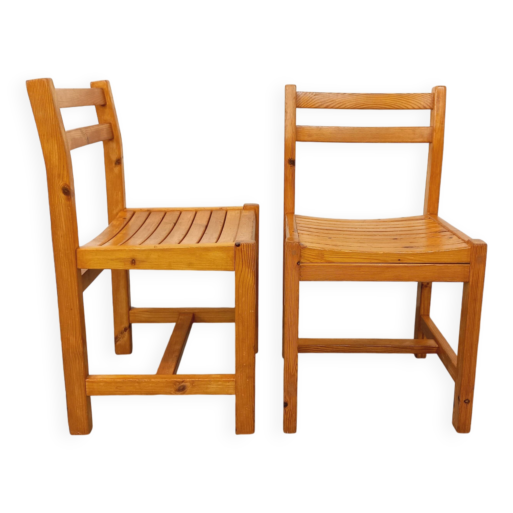 Pair of vintage pine chairs from the 70s