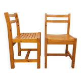 Pair of vintage pine chairs from the 70s