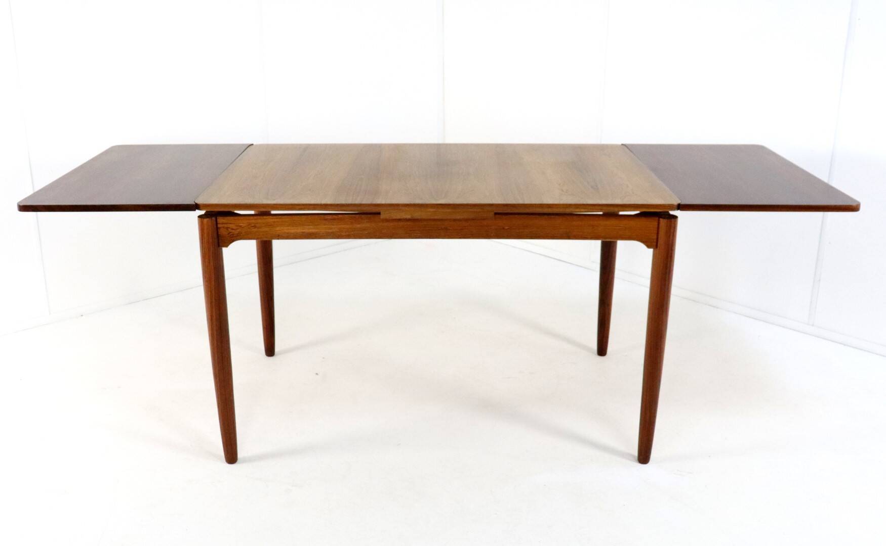 Extendable rectangular dining table in rosewood 'Emmedingen'