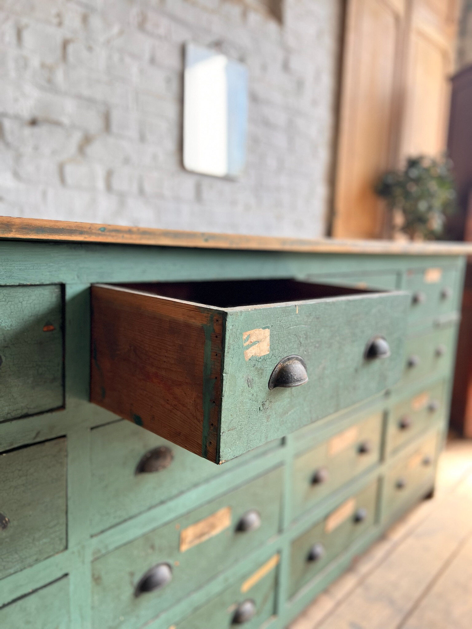 Old workshop drawer unit with original patina.
