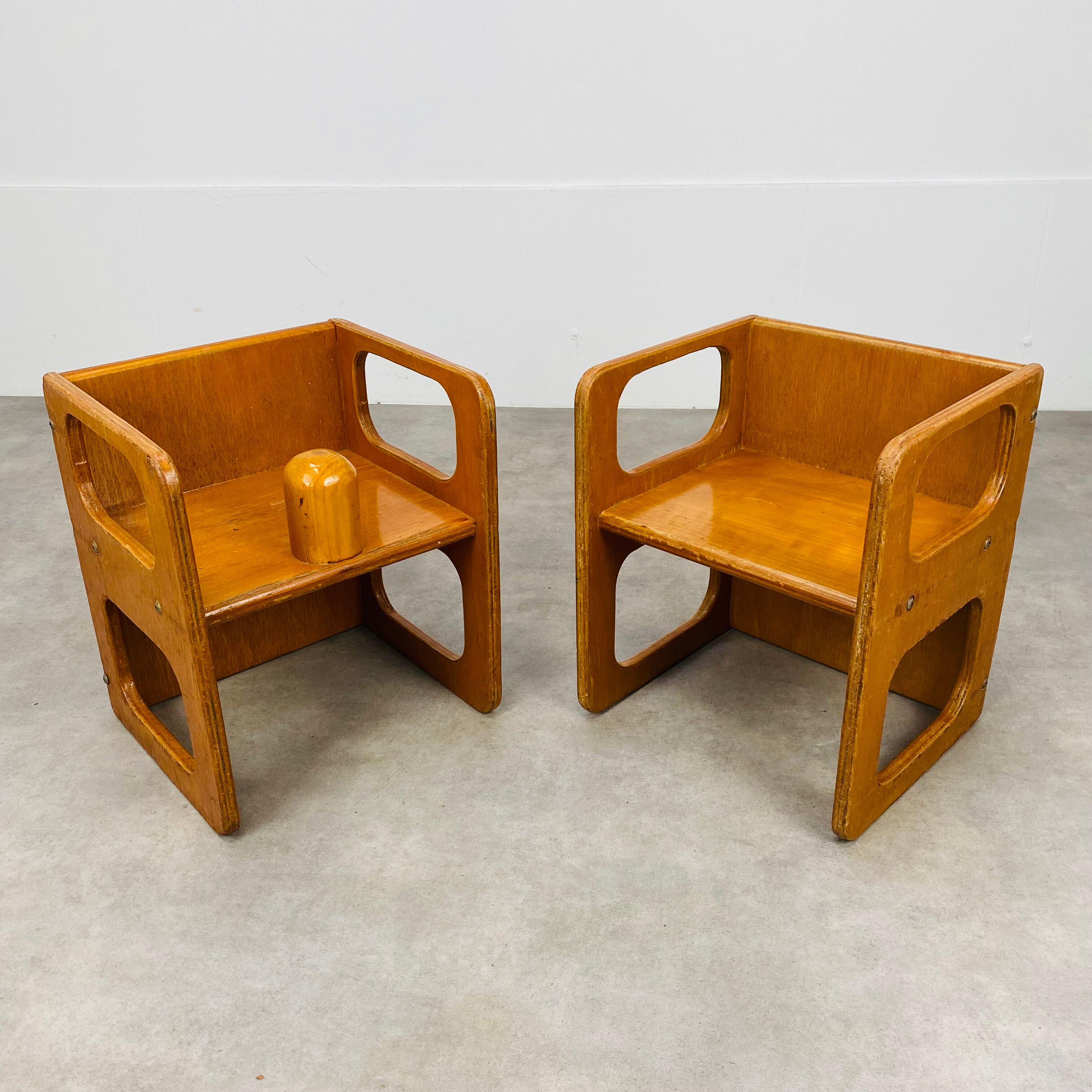 2 modular wooden children's chairs