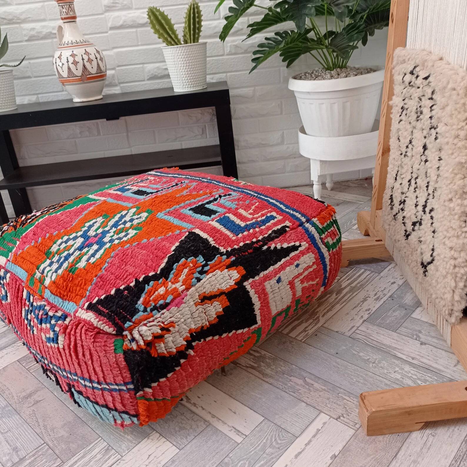 Handmade Berber pouf in wool 60 X 60 X 20 CM