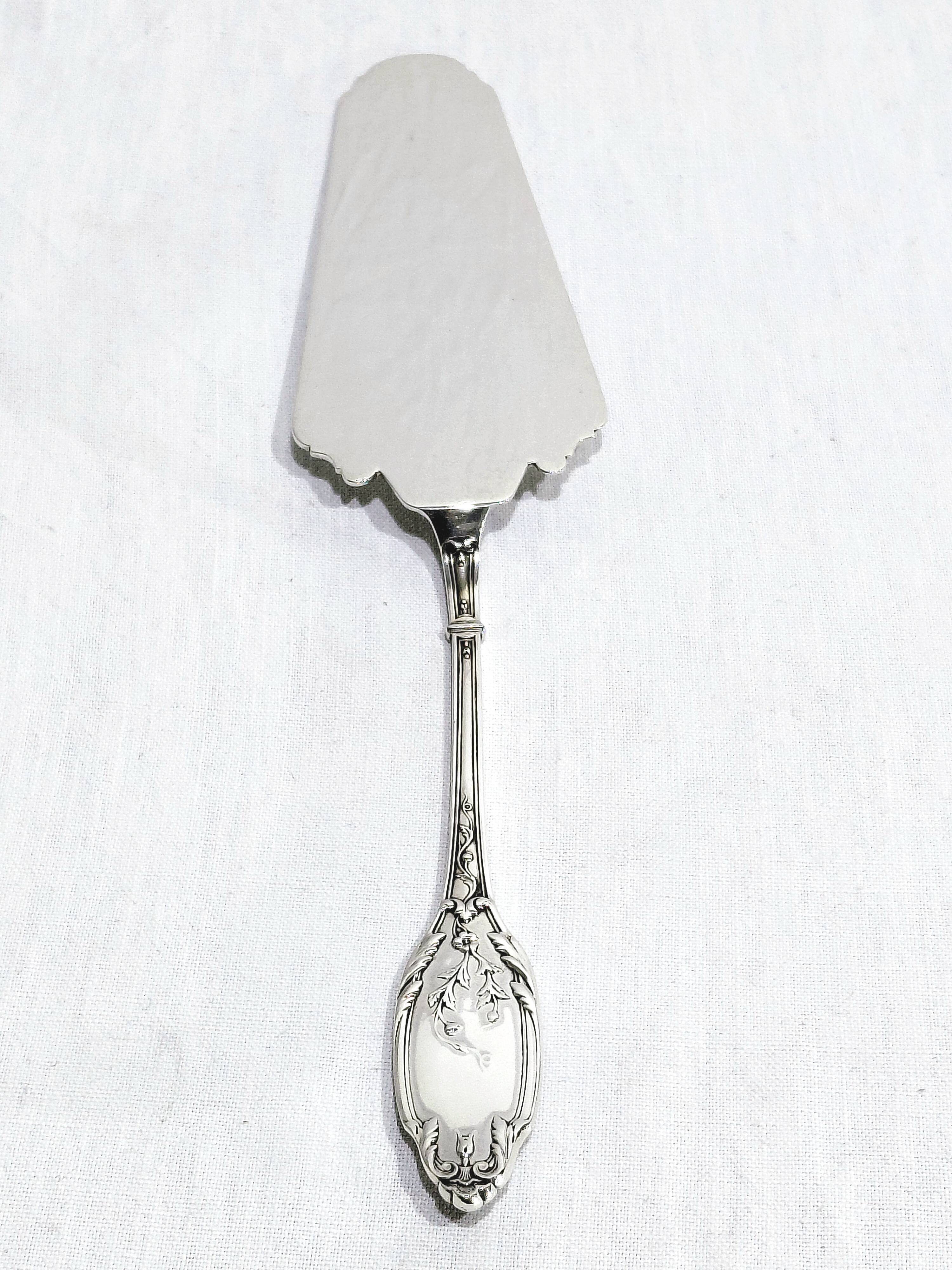 Silver pie server