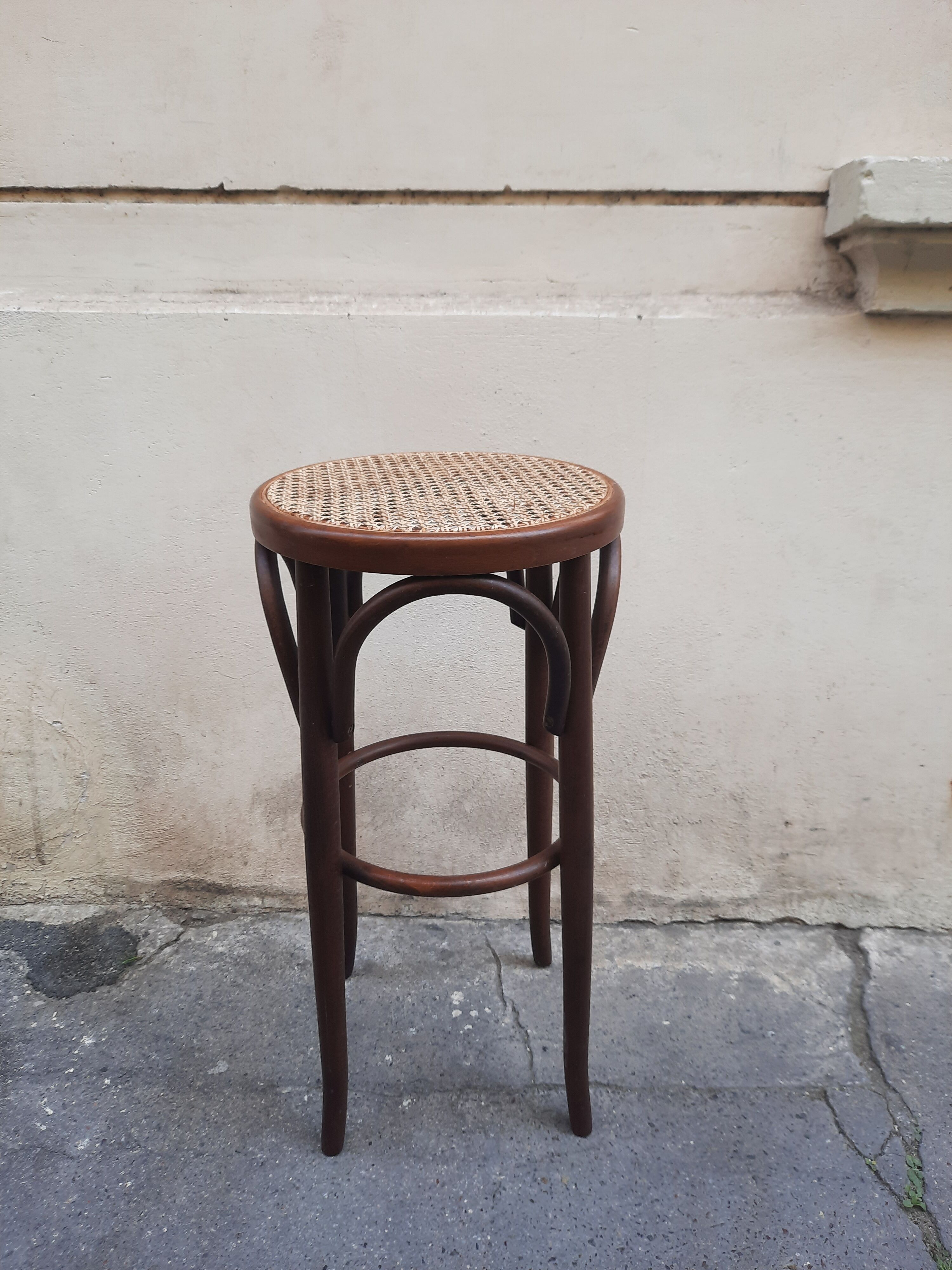 Bar stool