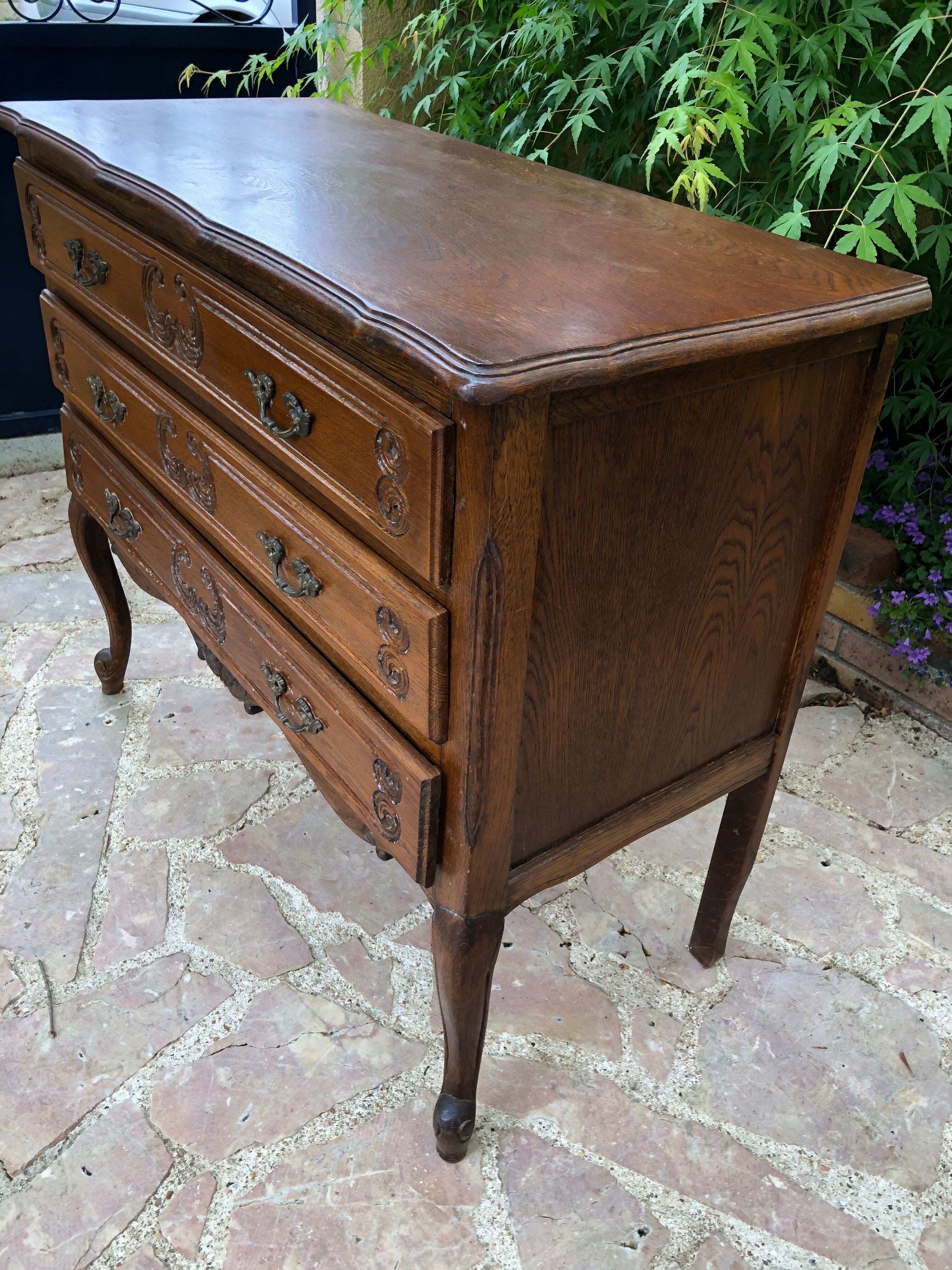 Dresser three drawers