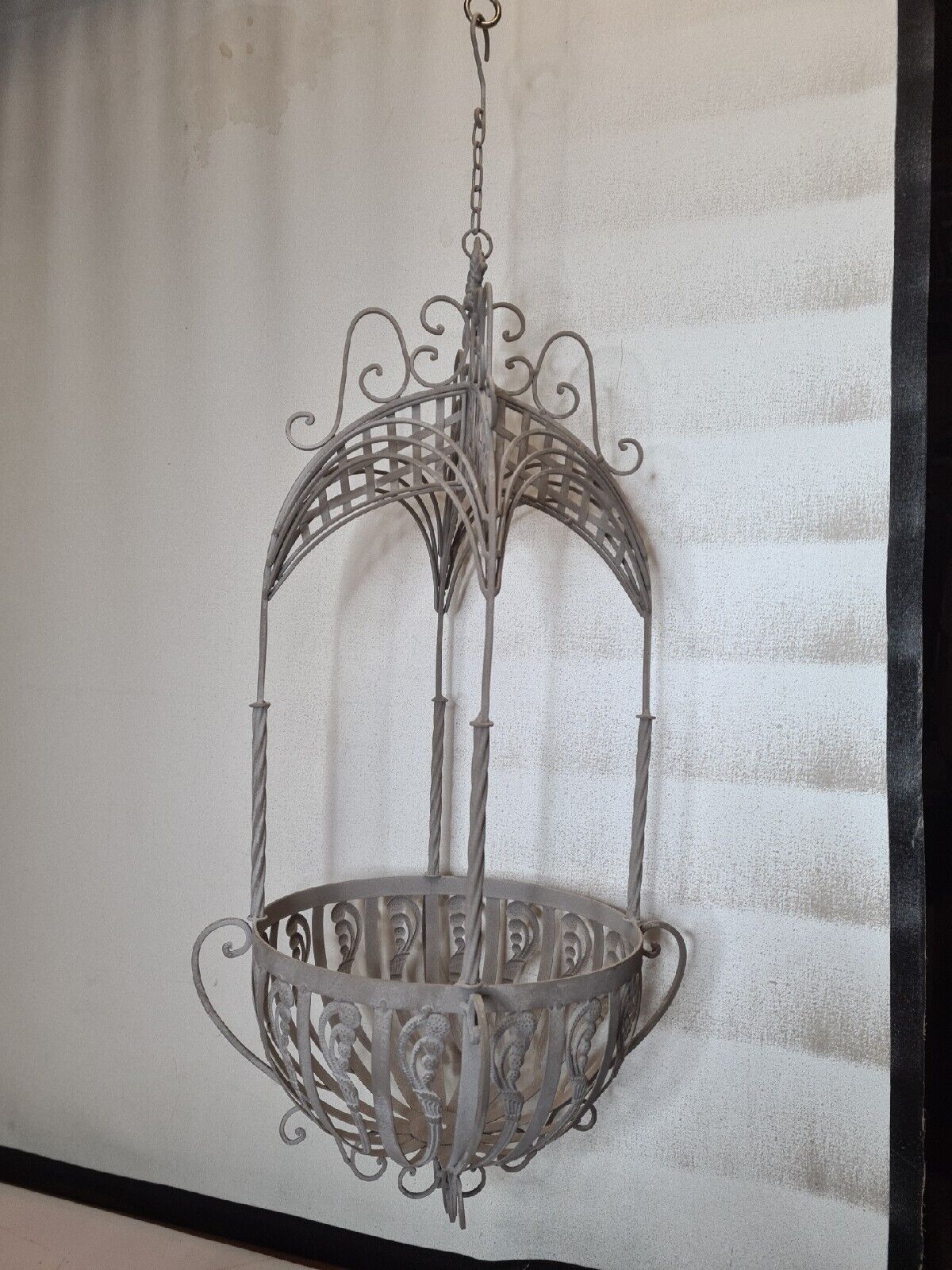 Lantern-shaped pendant lamp for iron flowers
