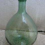 Give me a green glass Jeanne VOD with its stopper, 6l.