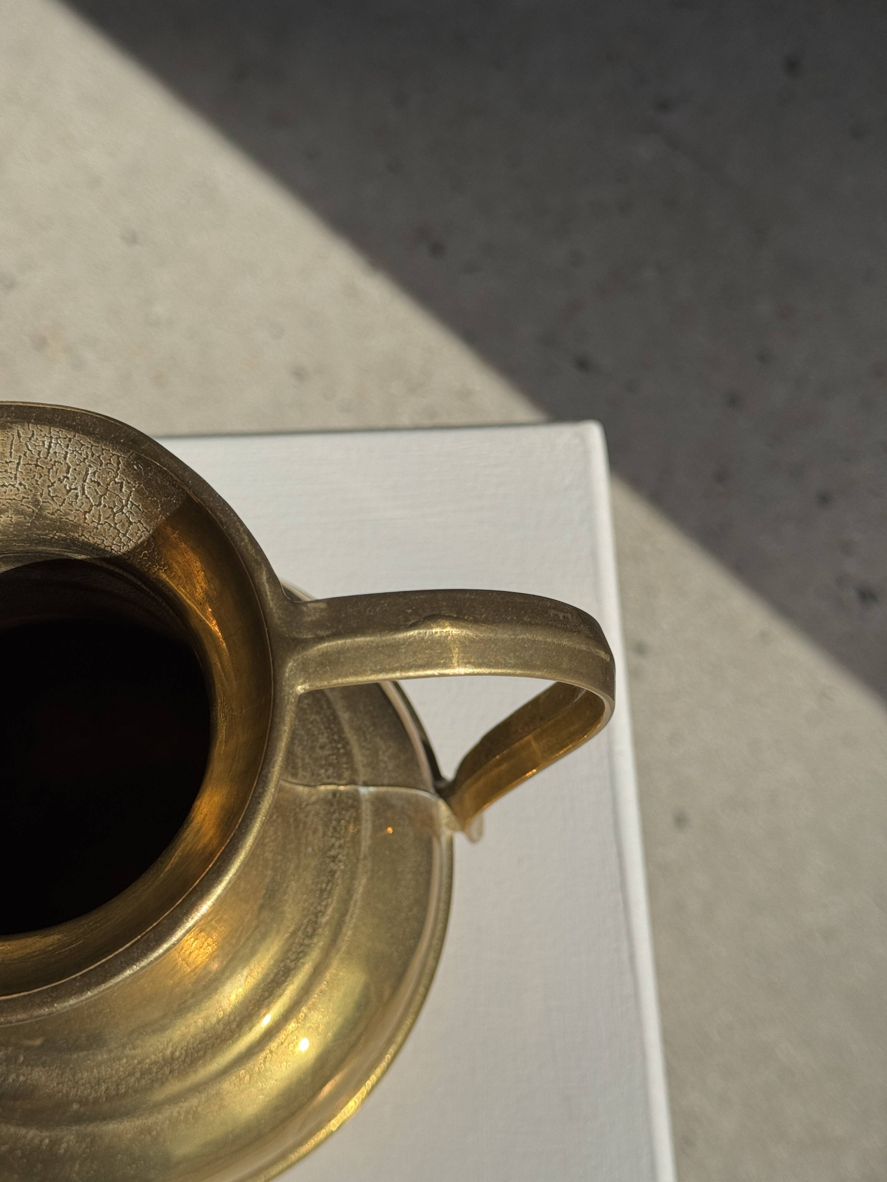 Carafe or metal jug with a rounded body H18
