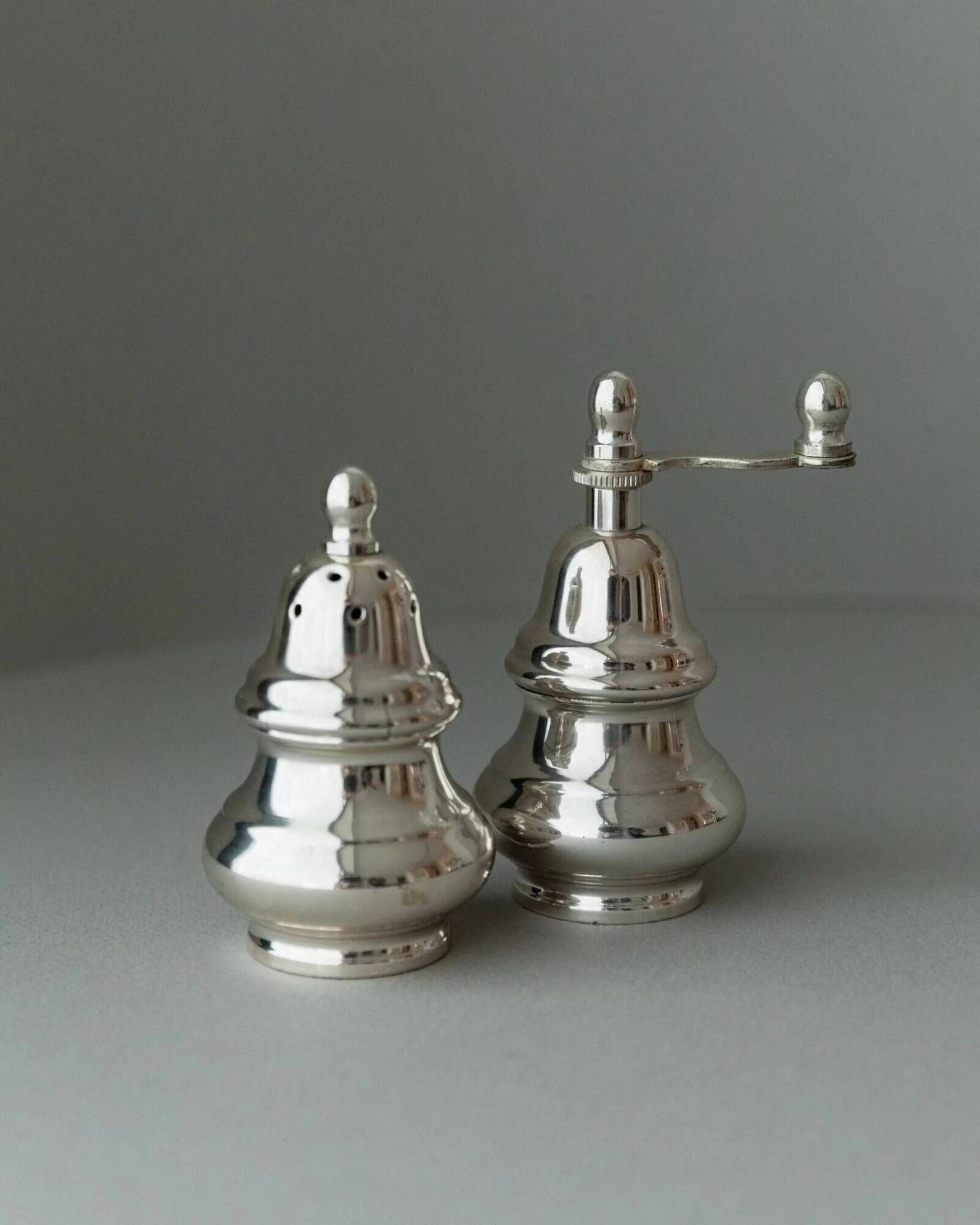 Silver-plated vintage salt shaker and pepper mill set, 1970s Italy, elegant metal table décor