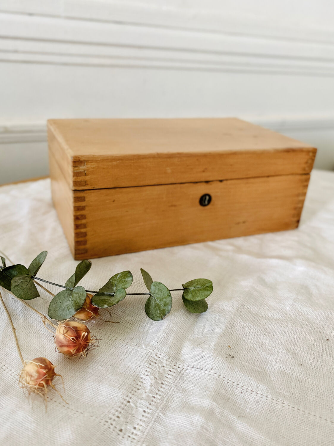 Small wooden storage chest box with keyless lid