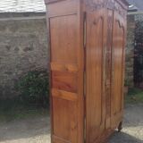 Louis XV Nantaise wardrobe carved with grape clusters, cherry gendarme hat at the end of the 19th century.