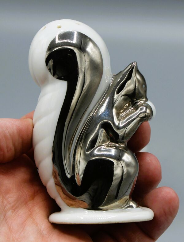Ancienne paire de saliere sel poivre ecureil art deco porcelaine limoges 19