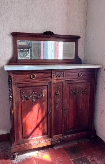 Buffet ancien style Henri II – Plateau en marbre et miroir