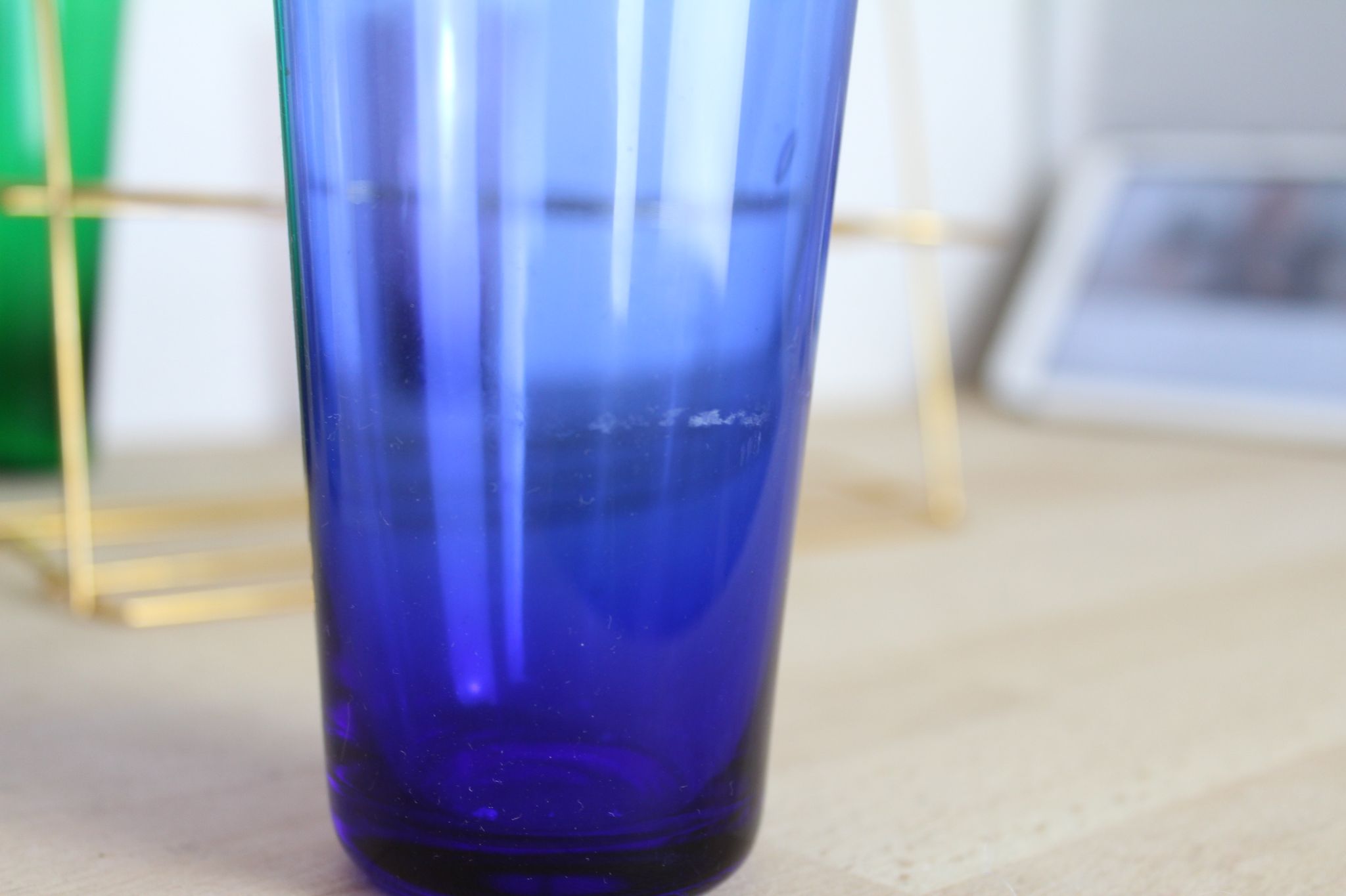 Set de 6 verres colorés avec socle/panier en laiton