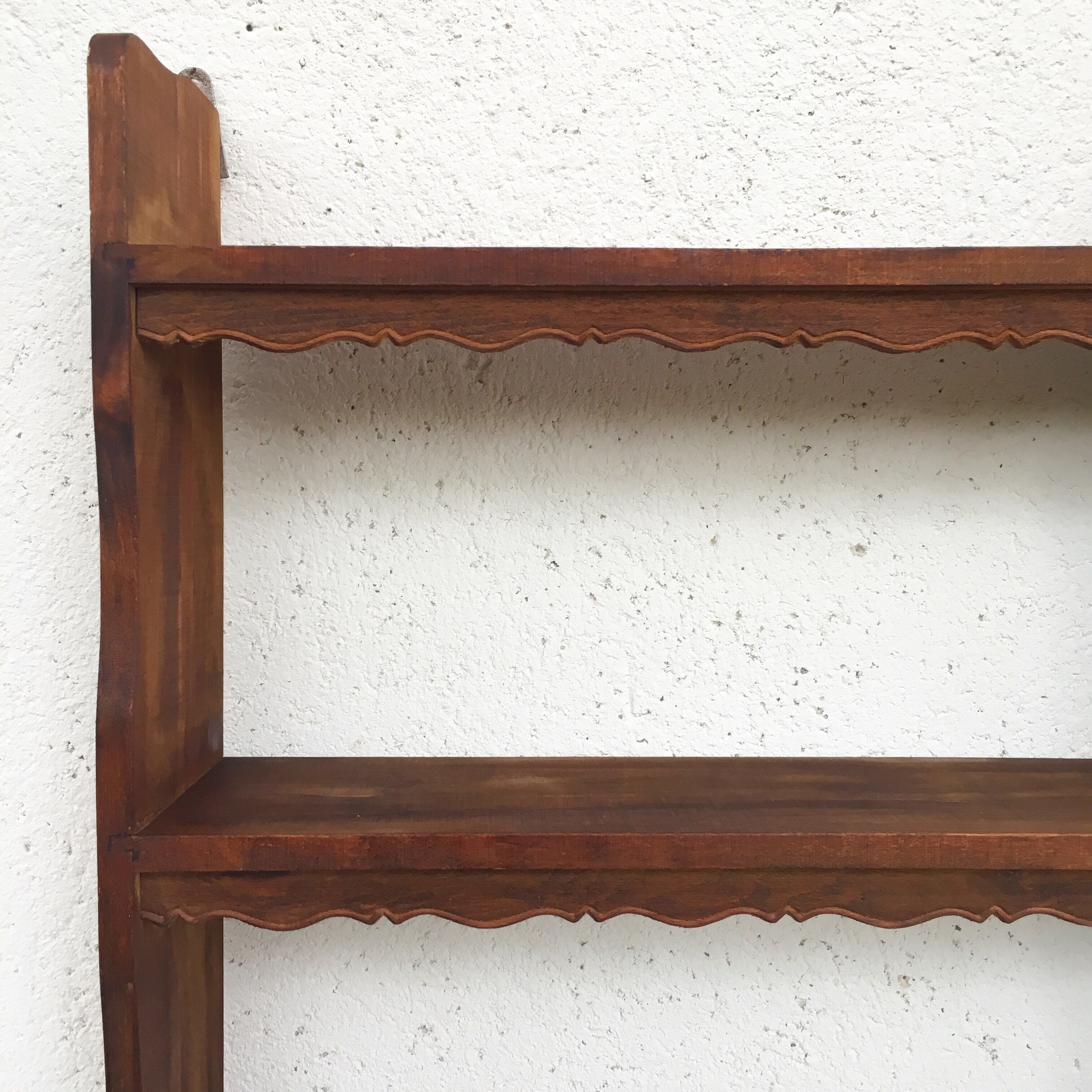 Large shelf wall in wood with friezes