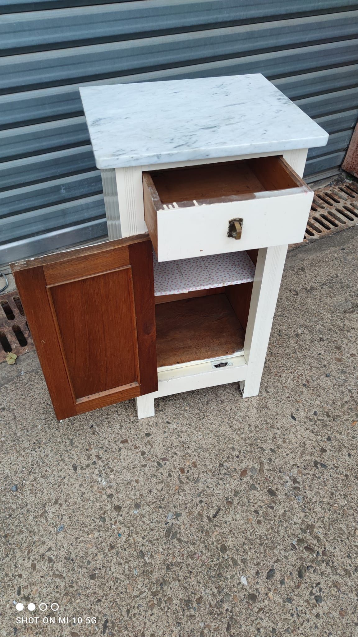 Meuble parisien en bois peint