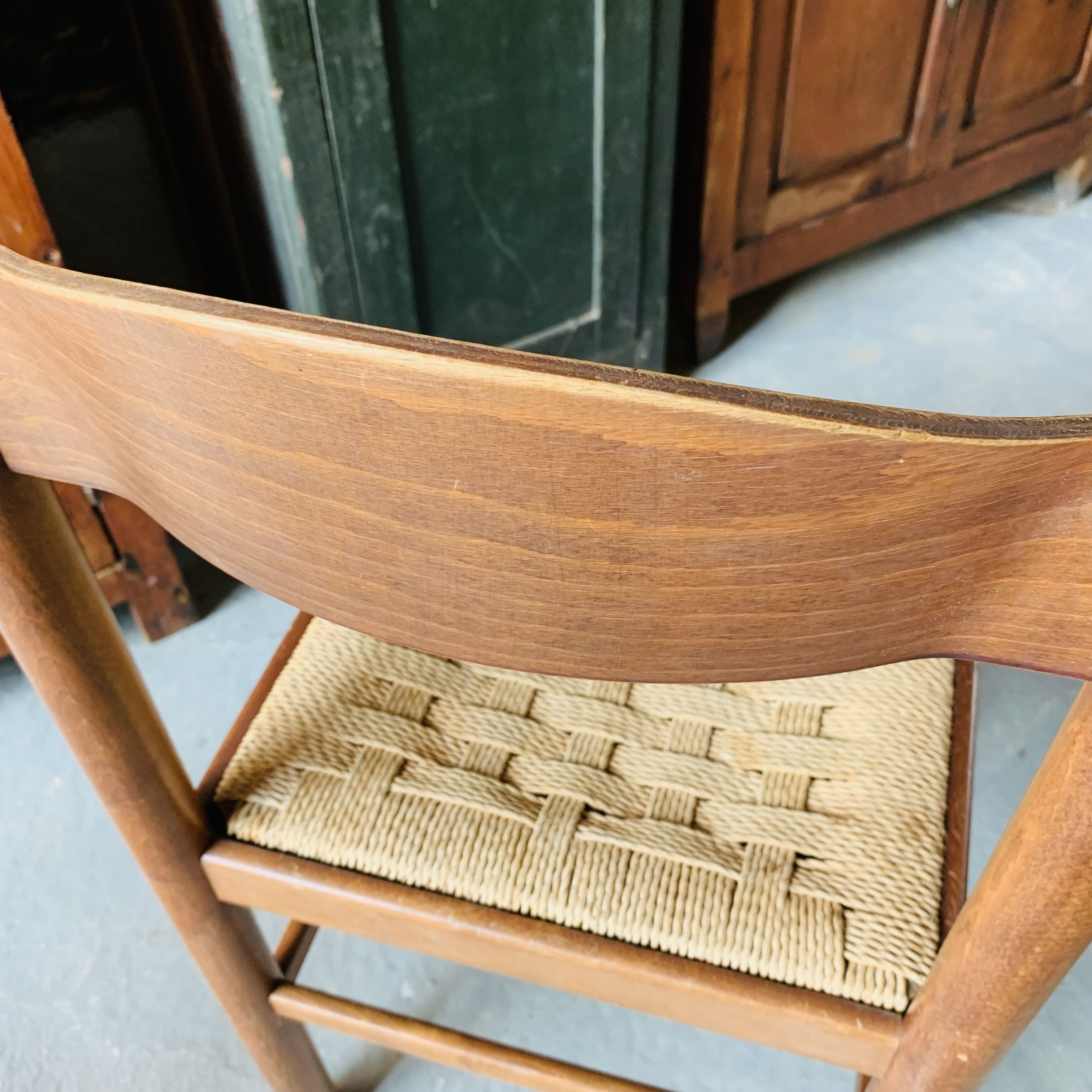 5 chairs made of wood and rope