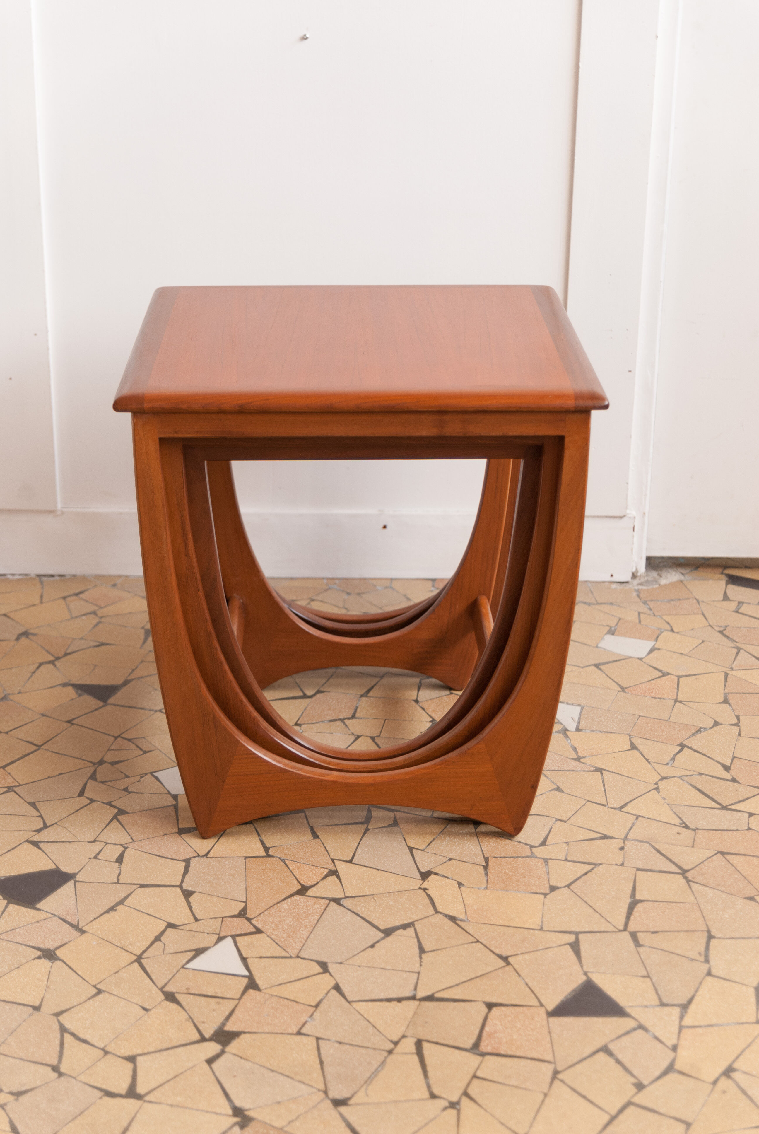 Teak giggling coffee table