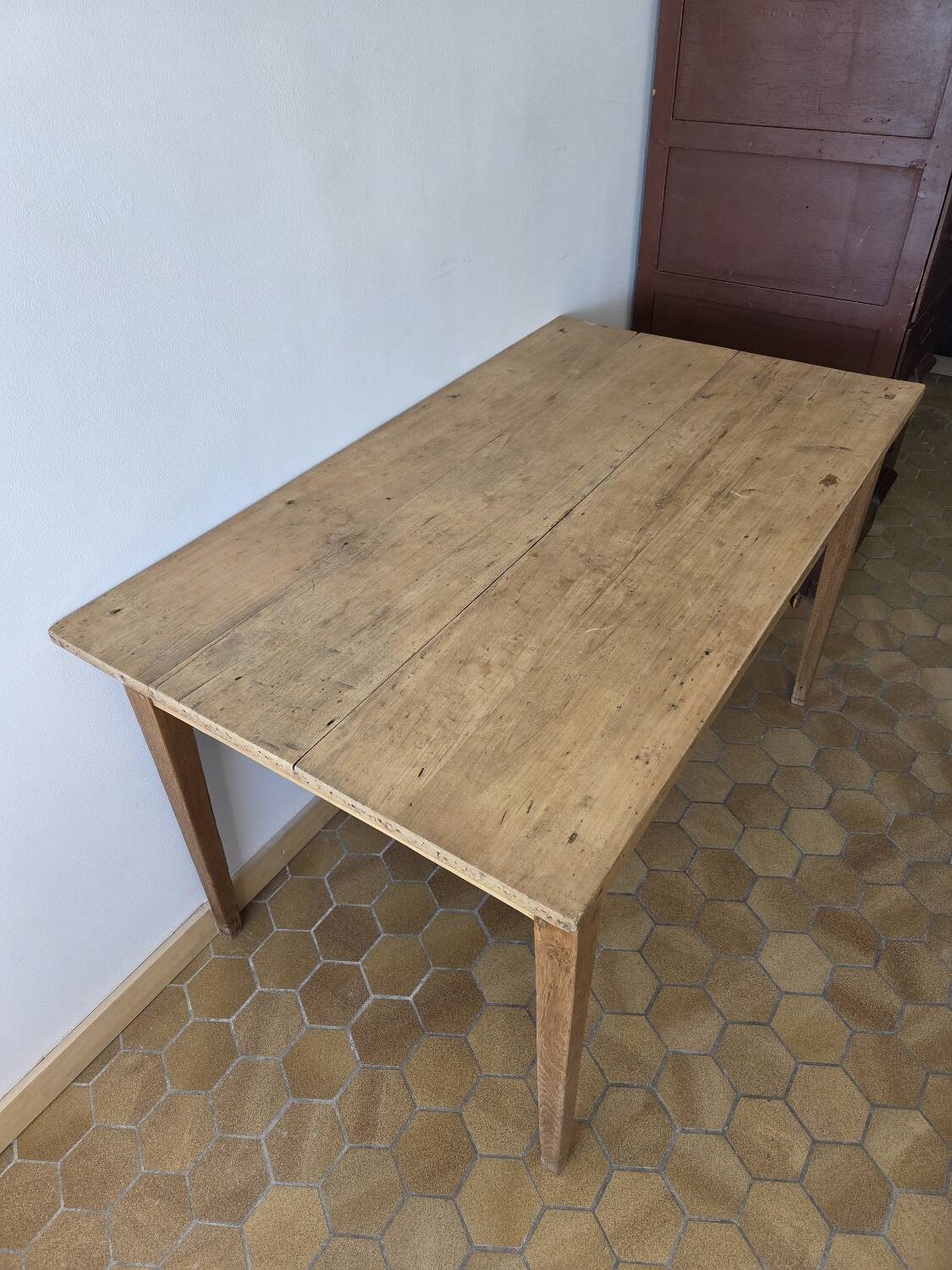 Old farmhouse table for 4/6 people.