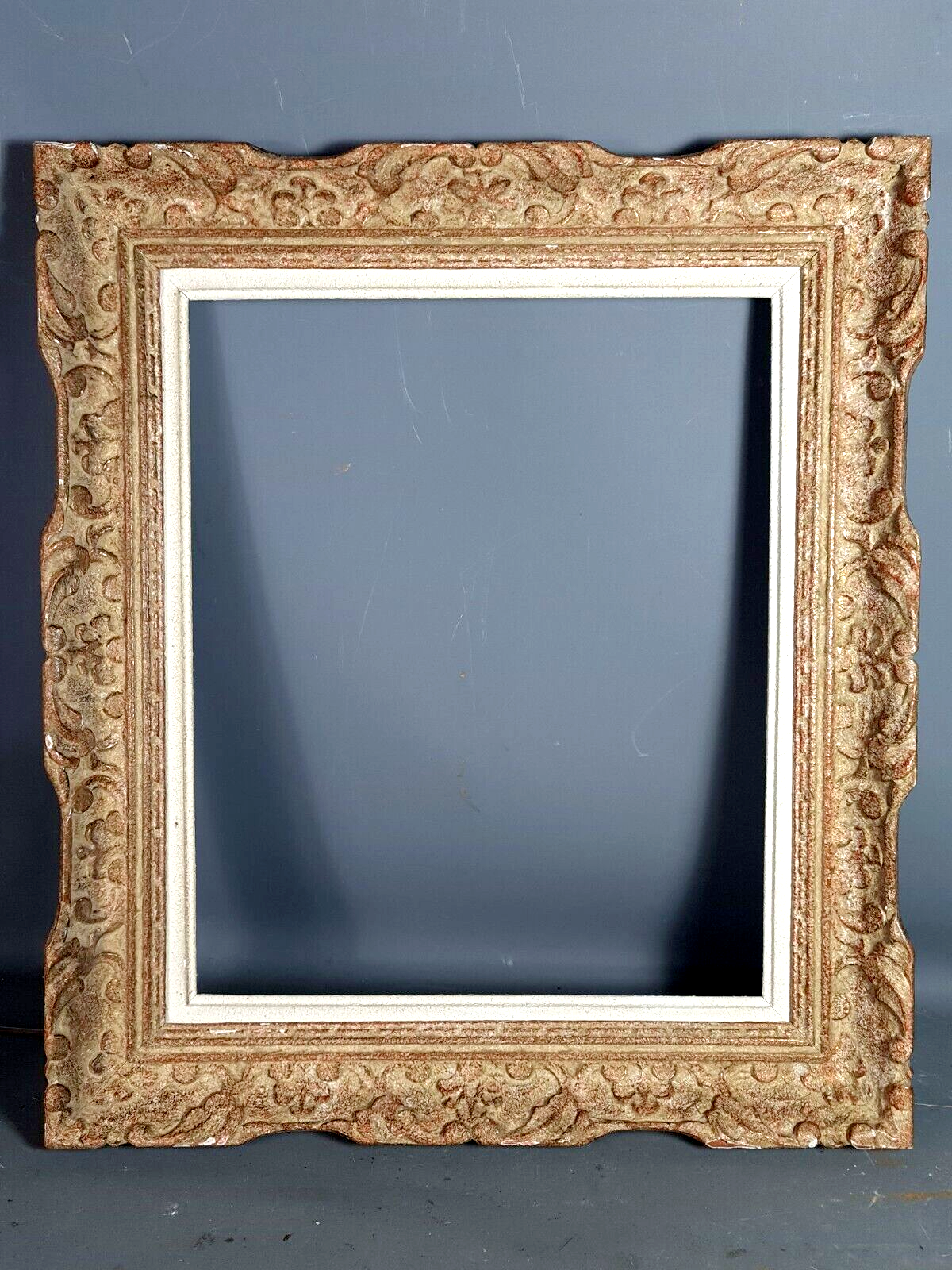 Montparnasse frame with keys carved ceruse wood 62x53 cm, foliage 46x38 cm SB