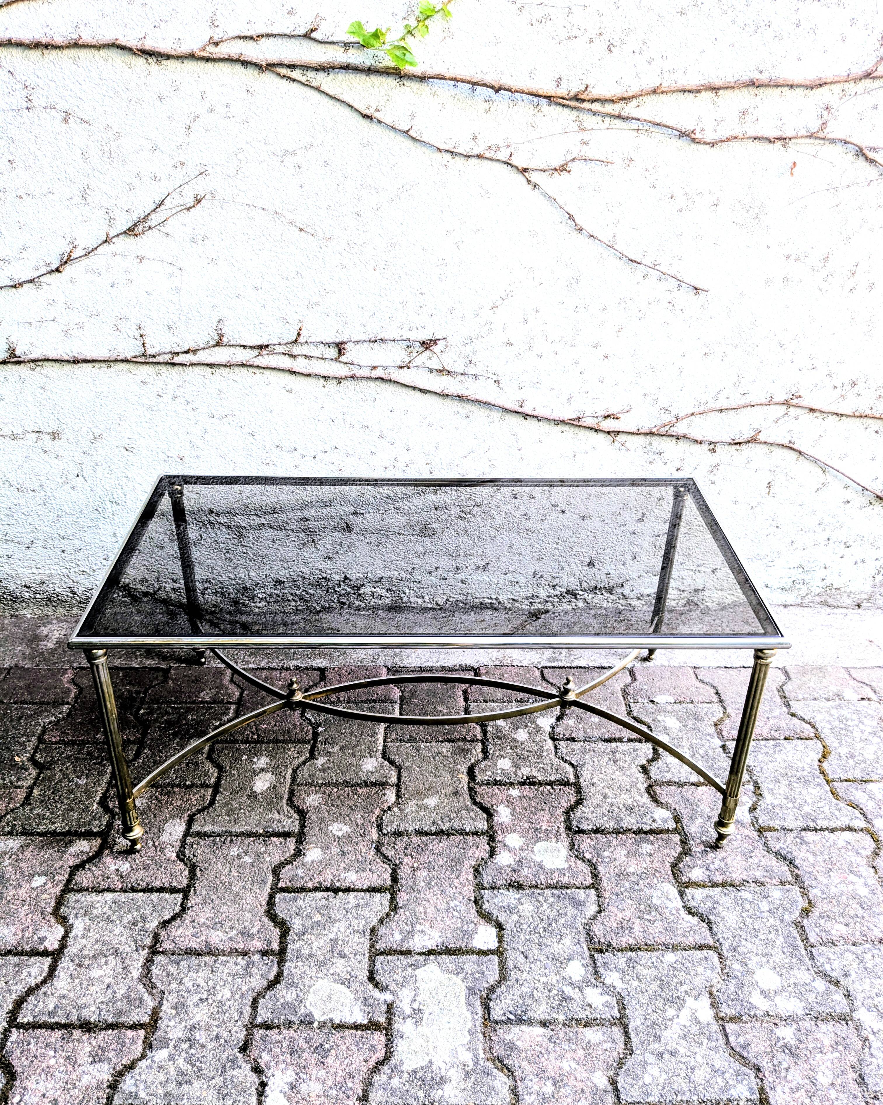 Table basse métal et verre fumé