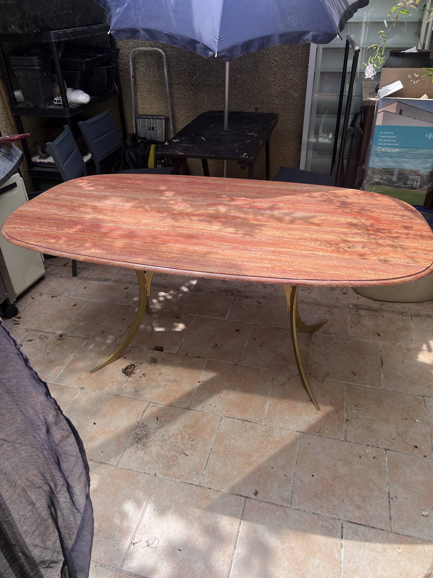 Table à manger en marbre