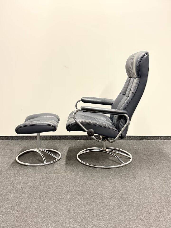 Chaise Stressless Ekornes avec pouf - Cadre chromé (années 1970) (prix pour une)