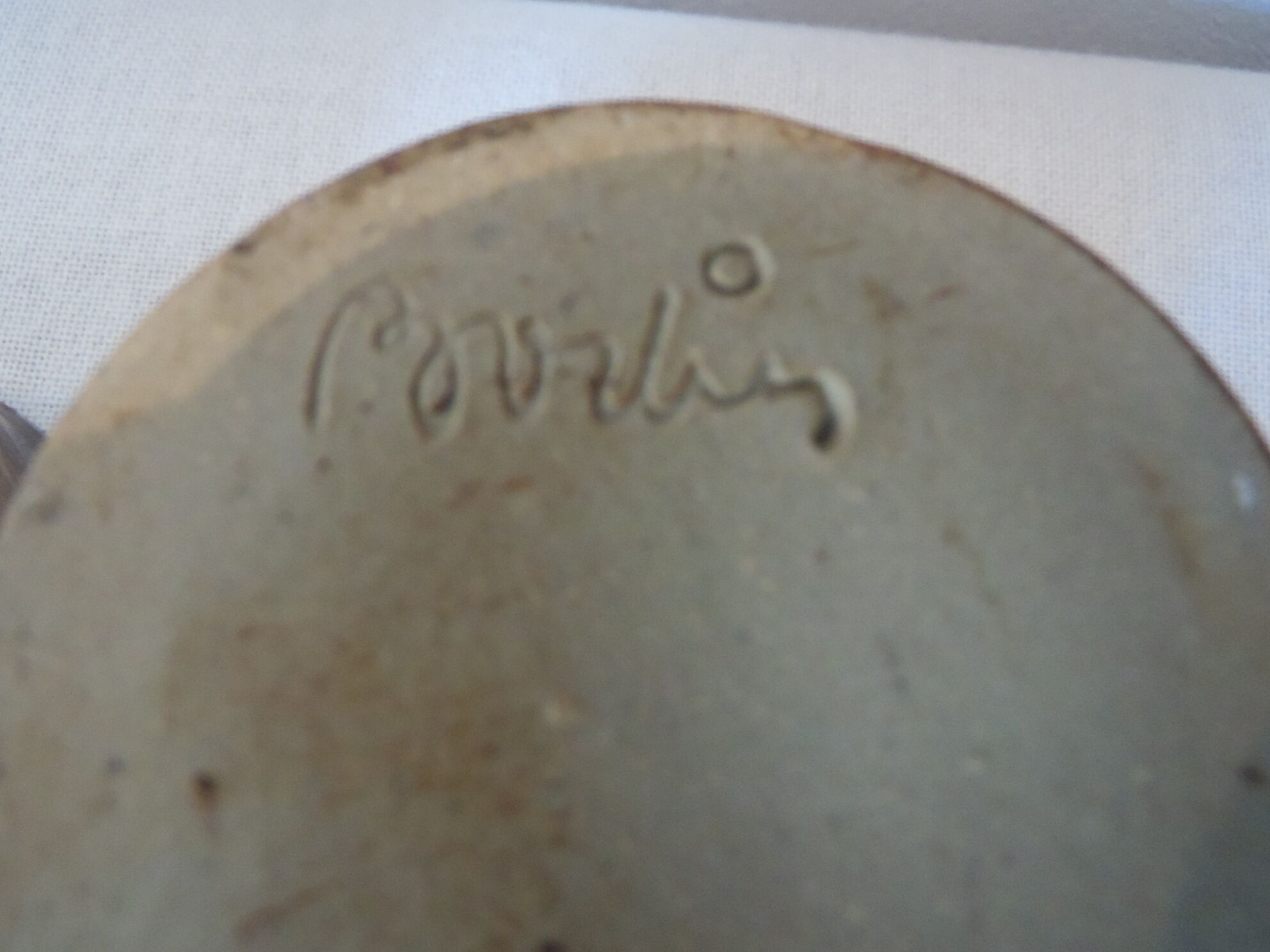 2 pots in gres with signed lid