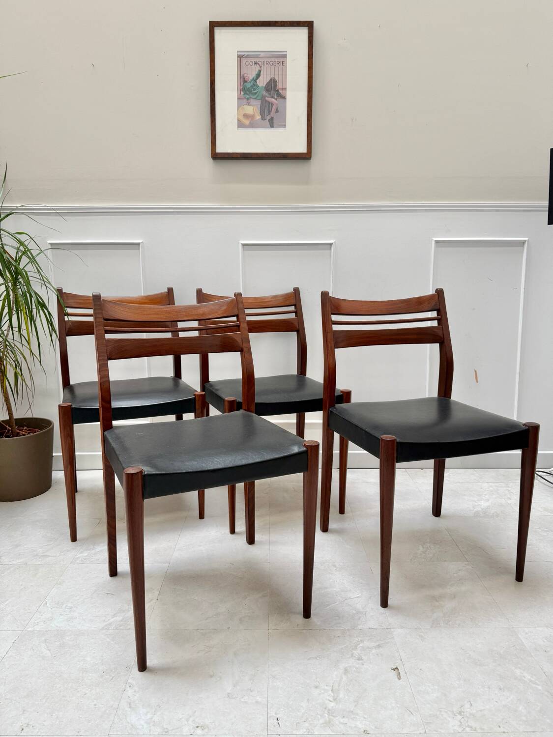 4 chaises scandinaves