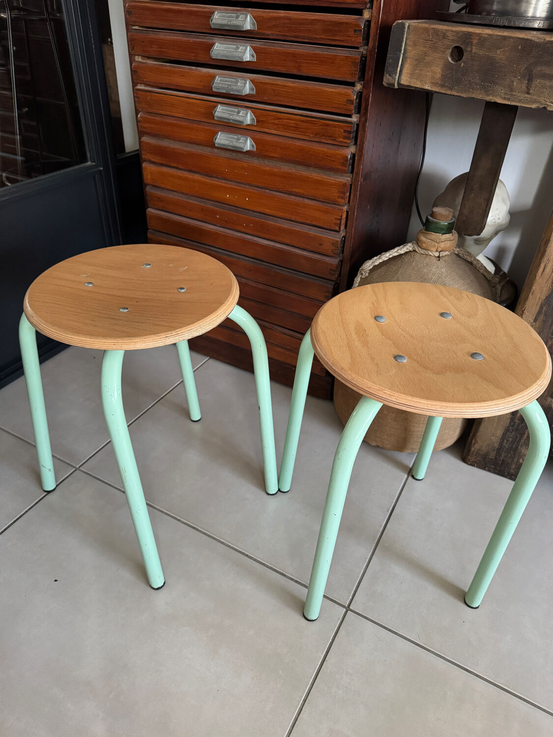 4 tabourets d’école vintage