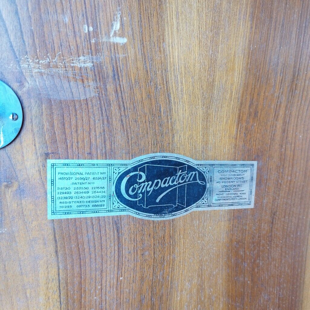 Dressing room English wardrobe officer compactom art deco
