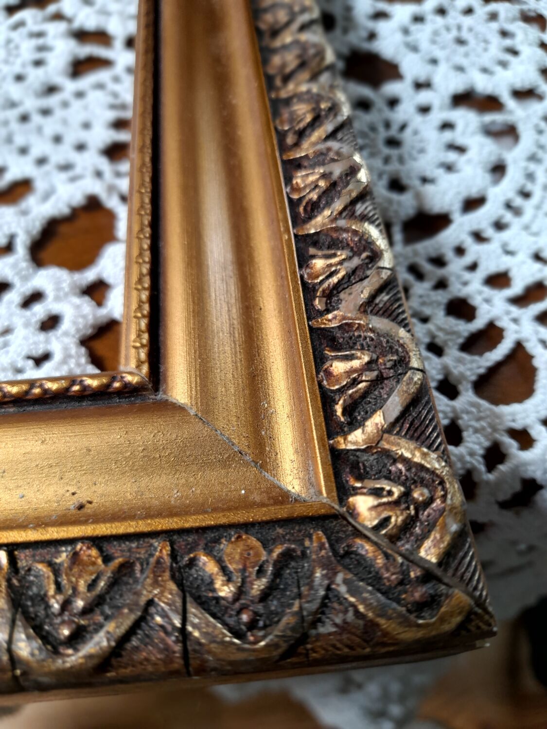Wall frame molding and gilding