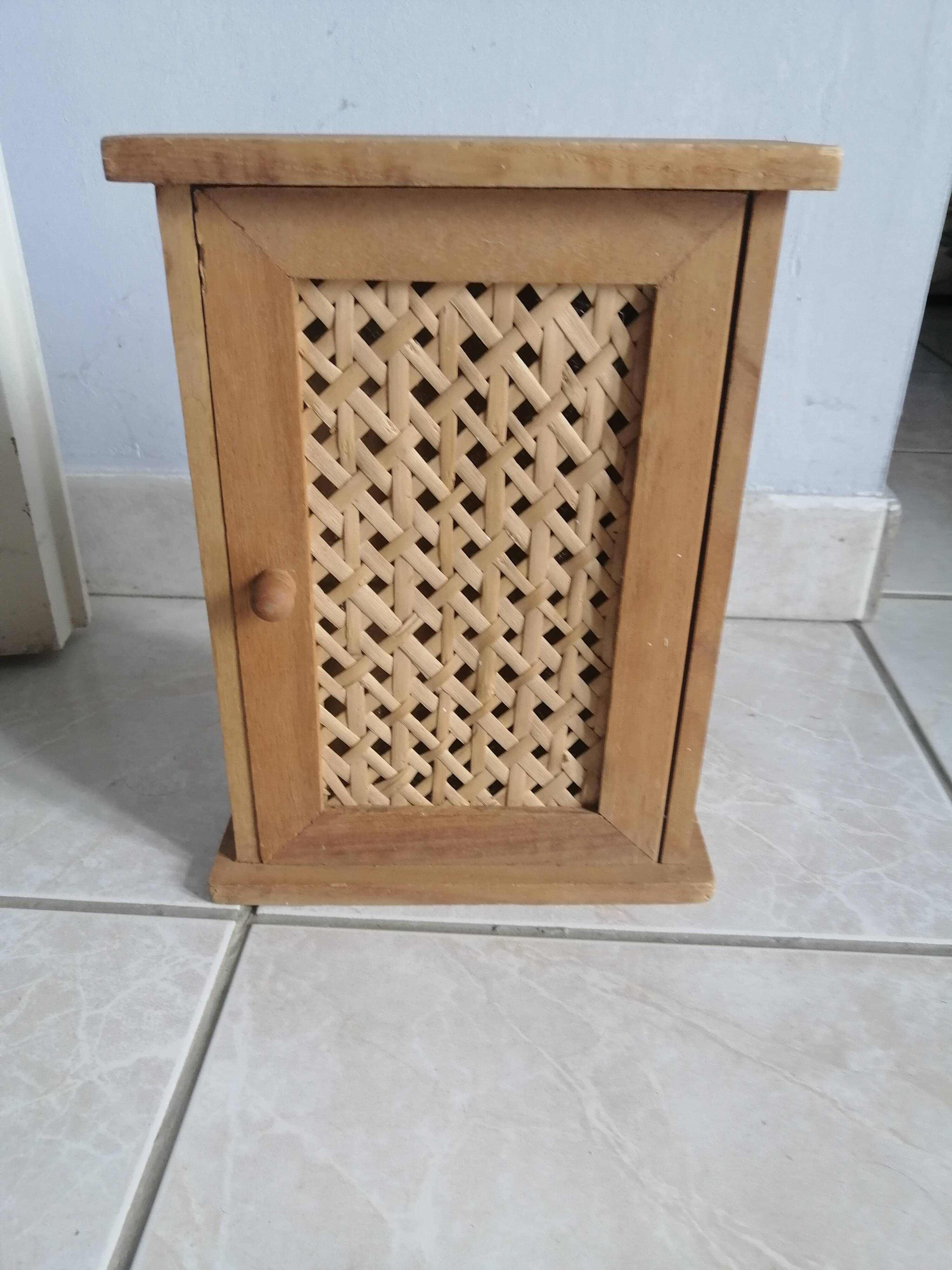 Wall or stand key box