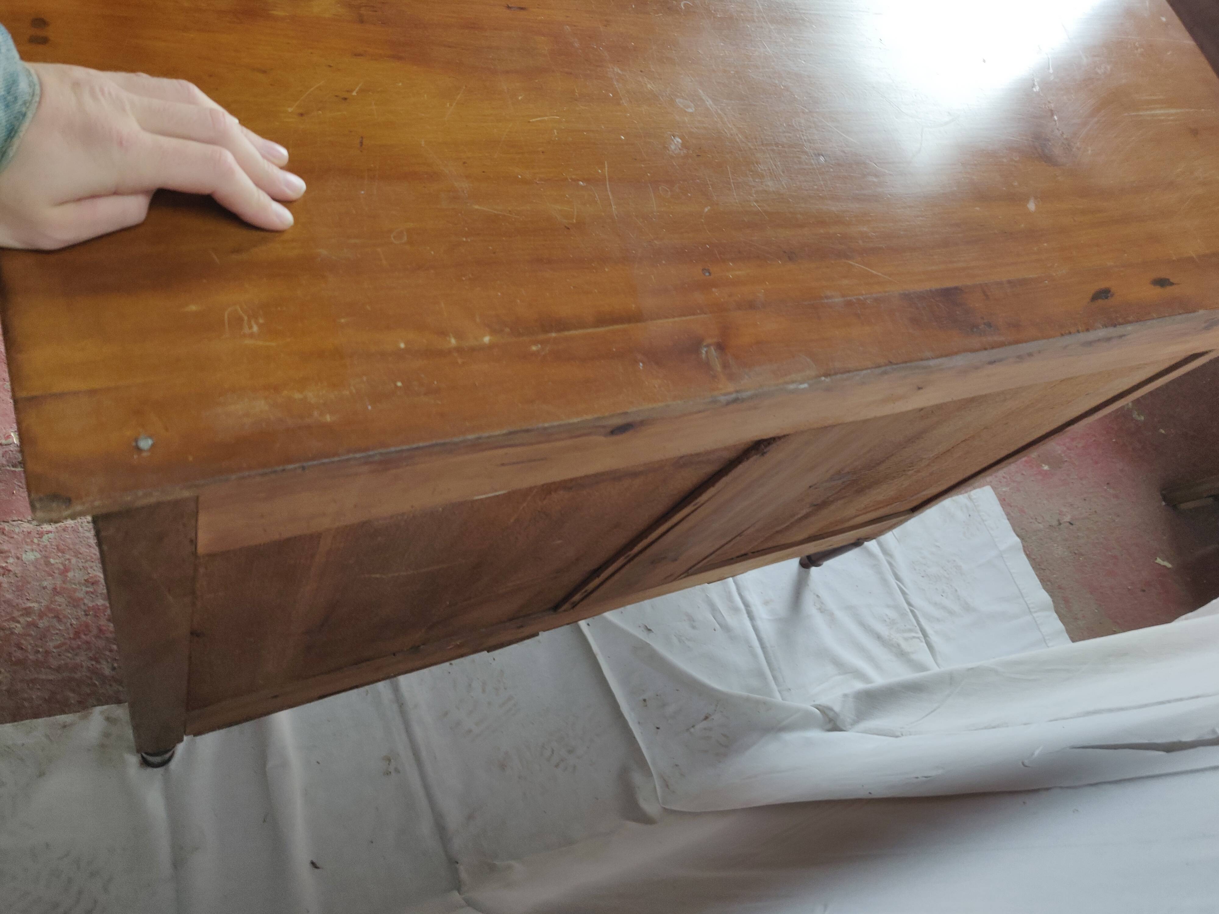 Commode d'appartement style Louis XVl noyer
