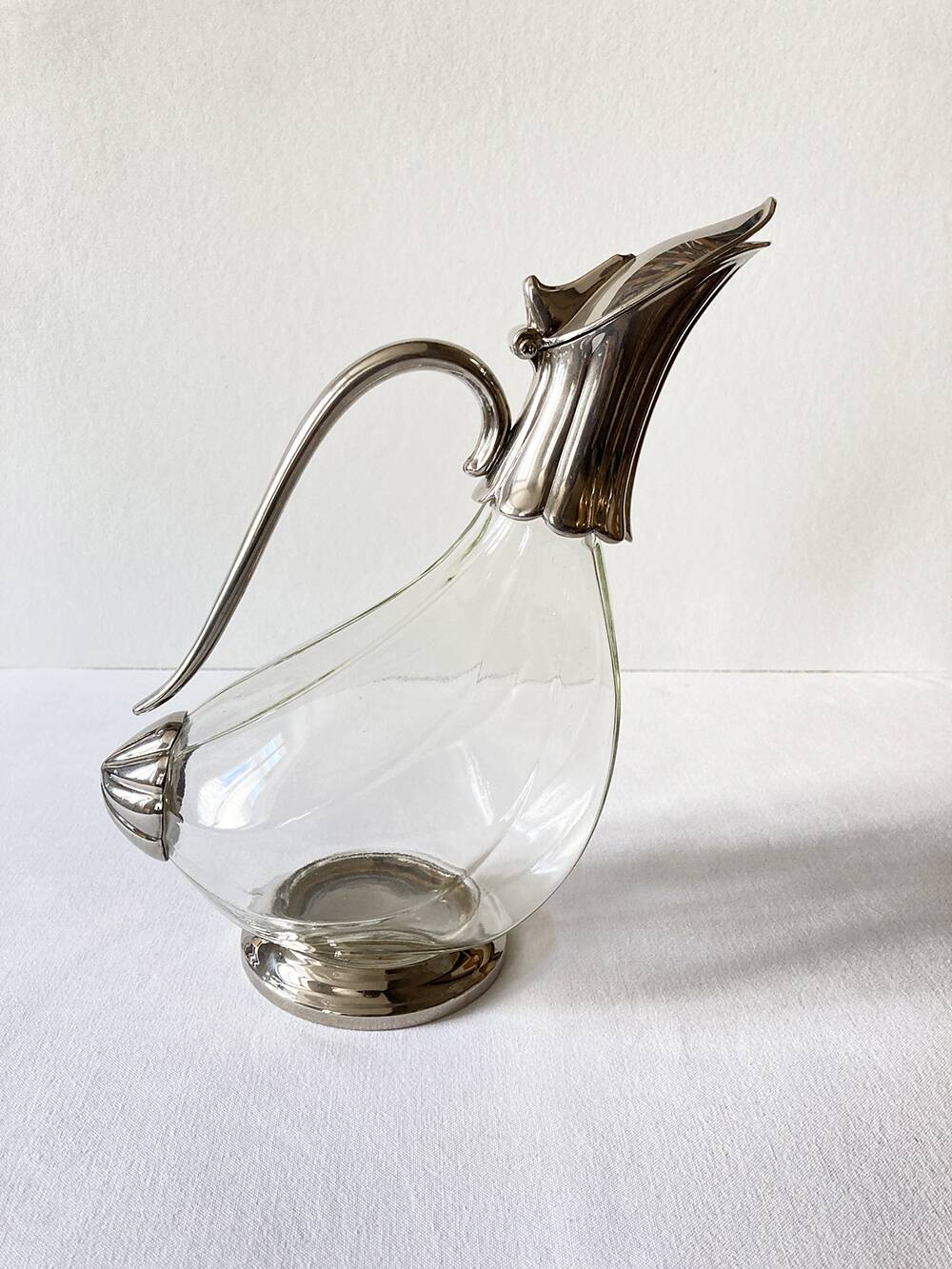 Ewer, decanter in silver-plated metal and glass