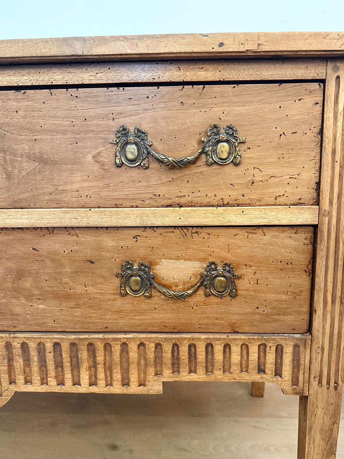 Commode sauteuse ancienne