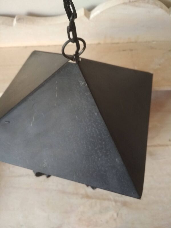 suspension lanterne noire et doré avec opaline blanche