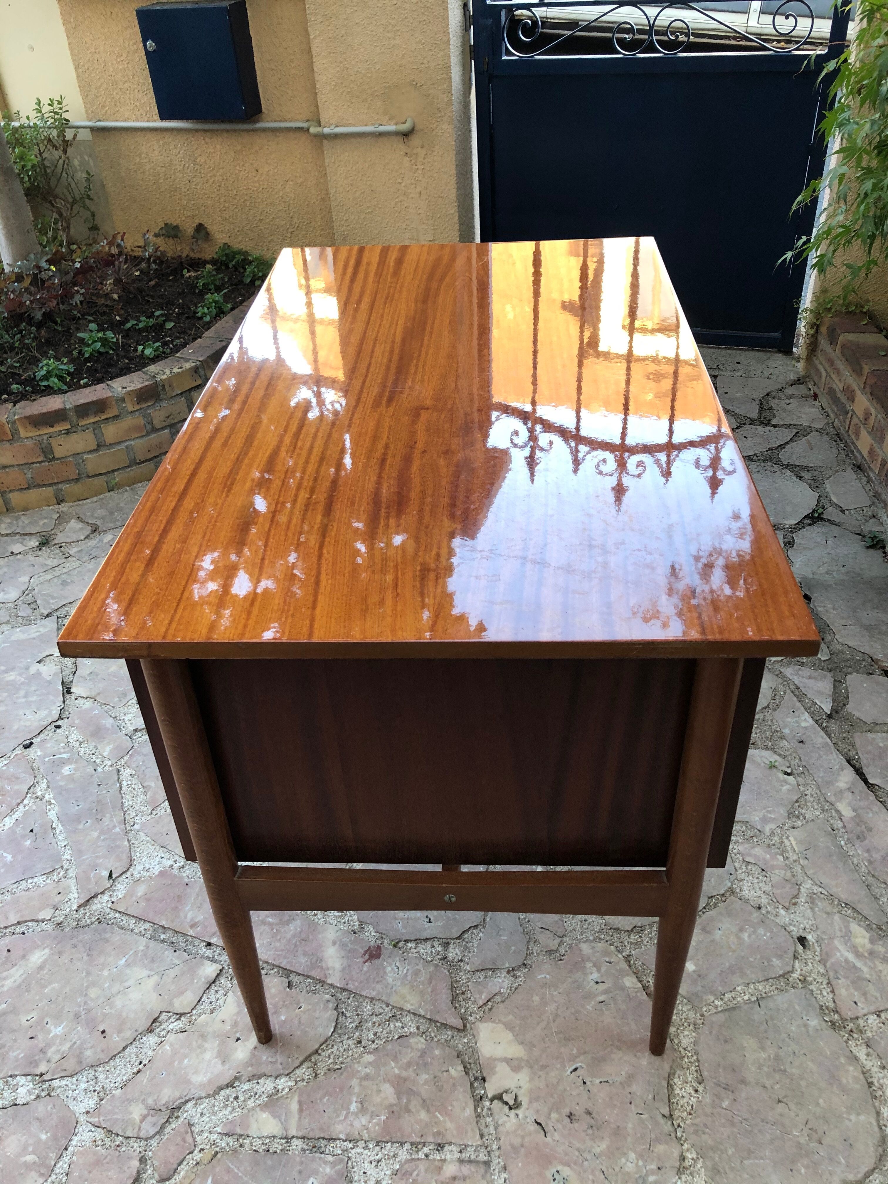 Bureau en bois des années 60
